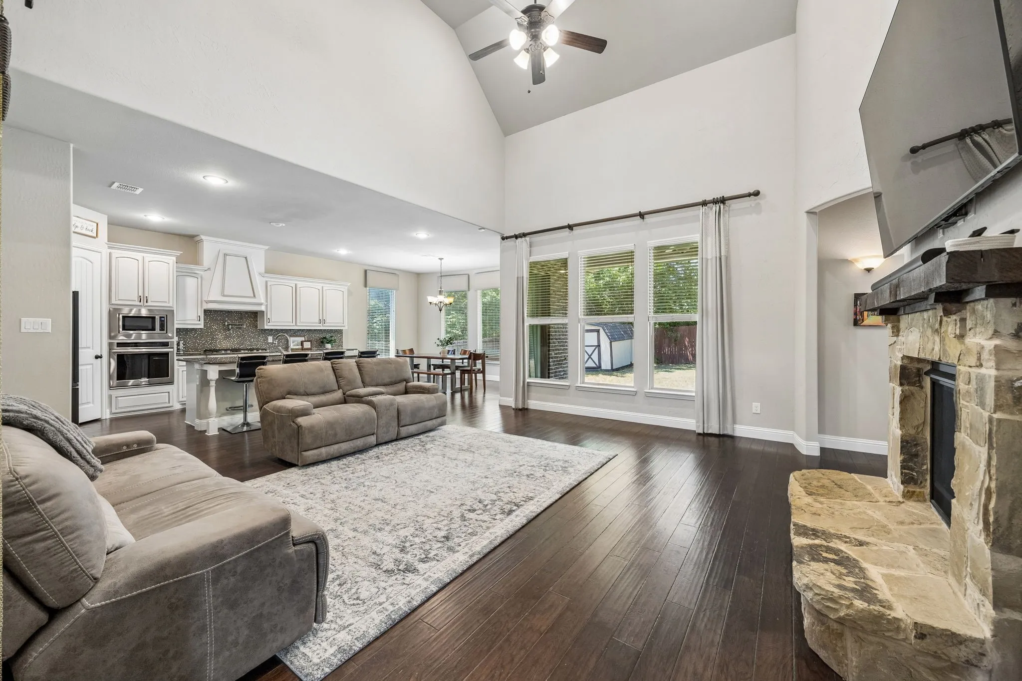 Single Family Residence For Sale in Tarrant County , 403 Clear Creek Drive, Mansfield, Texas 76063, 4 Bedroom, 4 Bathroom, 3 Garage spaces, 3,497 Sqft, built in 2014, mls#21363805, Real Estate Agent in Mansfield, Homes For Sale in Tarrant county, Homes For Sale in Mansfield, Realtor in Mansfield Texas, Real Estate Brokerage Independent Realty Texas, Luminita Cordes Realtor