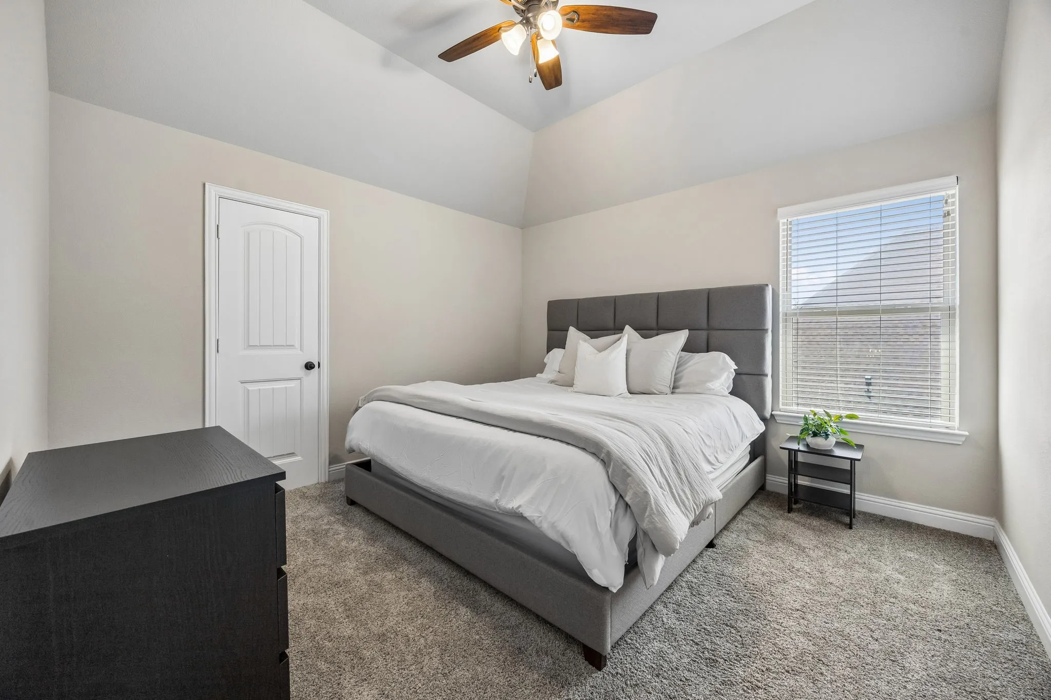 Single Family Residence For Sale in Tarrant County , 403 Clear Creek Drive, Mansfield, Texas 76063, 4 Bedroom, 4 Bathroom, 3 Garage spaces, 3,497 Sqft, built in 2014, mls#21363805, Real Estate Agent in Mansfield, Homes For Sale in Tarrant county, Homes For Sale in Mansfield, Realtor in Mansfield Texas, Real Estate Brokerage Independent Realty Texas, Luminita Cordes Realtor