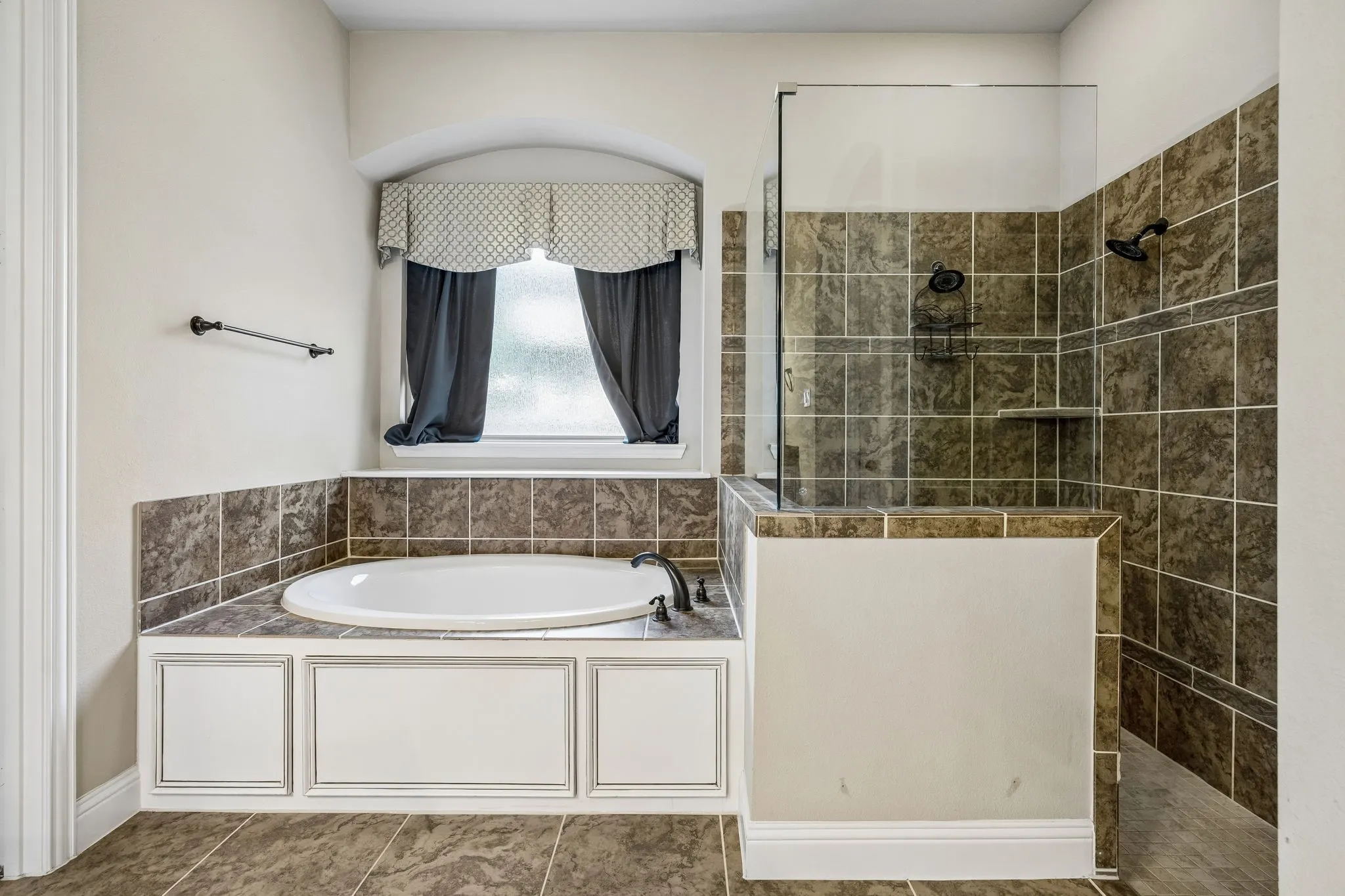 Single Family Residence For Sale in Tarrant County , 403 Clear Creek Drive, Mansfield, Texas 76063, 4 Bedroom, 4 Bathroom, 3 Garage spaces, 3,497 Sqft, built in 2014, mls#21363805, Real Estate Agent in Mansfield, Homes For Sale in Tarrant county, Homes For Sale in Mansfield, Realtor in Mansfield Texas, Real Estate Brokerage Independent Realty Texas, Luminita Cordes Realtor