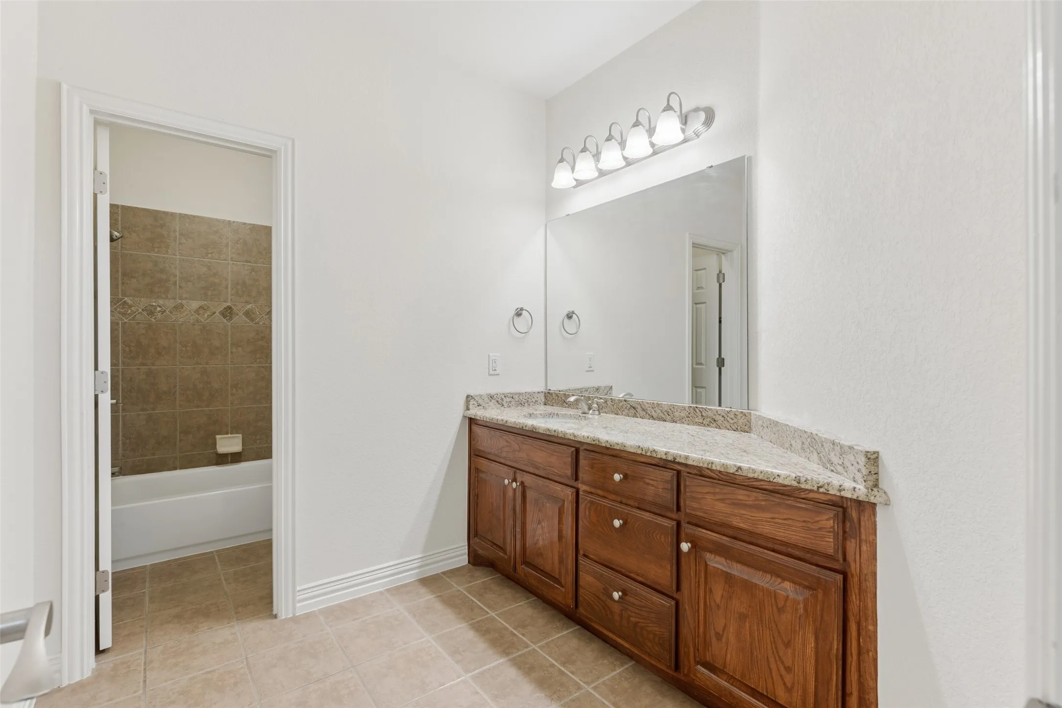 Single Family Residence For Sale in Tarrant County , 1825 Spinnaker Lane, Azle, Texas 76020, 4 Bedroom, 4 Bathroom, 3 Garage spaces, 3,751 Sqft, built in 2005, mls#21361791, Real Estate Agent in Azle, Homes For Sale in Tarrant county, Homes For Sale in Azle, Realtor in Azle Texas, Real Estate Brokerage Independent Realty Texas, Luminita Cordes Realtor