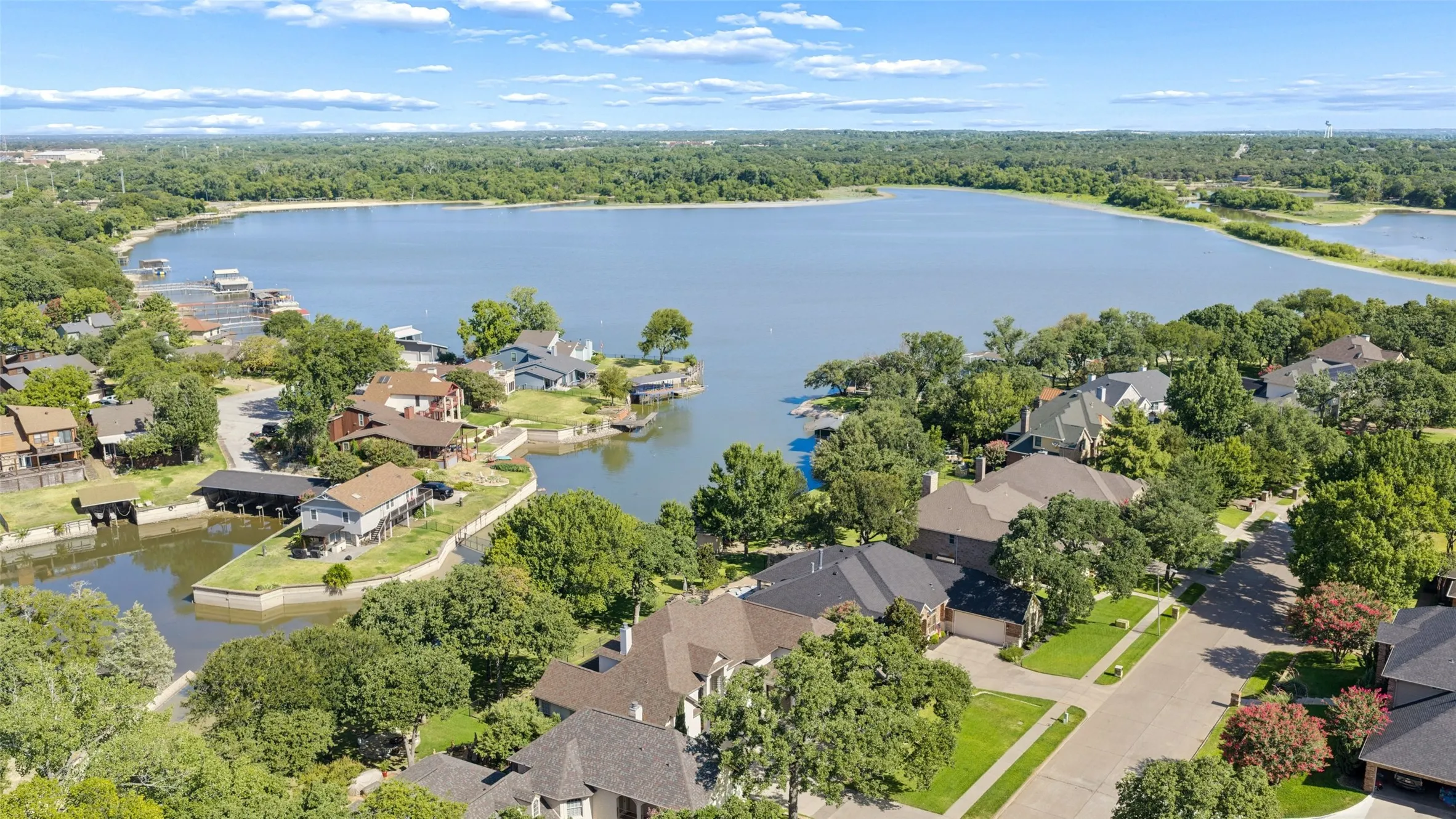 Single Family Residence For Sale in Tarrant County , 1825 Spinnaker Lane, Azle, Texas 76020, 4 Bedroom, 4 Bathroom, 3 Garage spaces, 3,751 Sqft, built in 2005, mls#21361791, Real Estate Agent in Azle, Homes For Sale in Tarrant county, Homes For Sale in Azle, Realtor in Azle Texas, Real Estate Brokerage Independent Realty Texas, Luminita Cordes Realtor