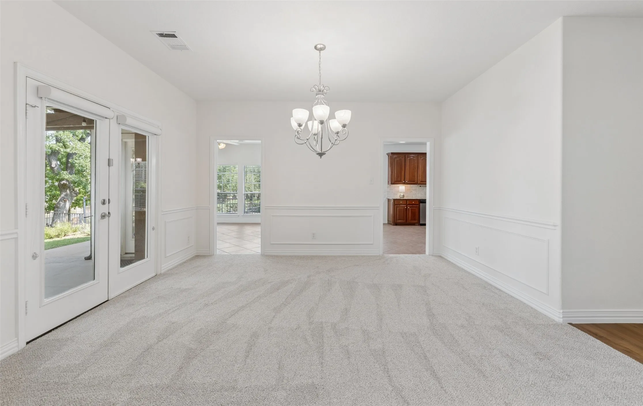 Single Family Residence For Sale in Tarrant County , 1825 Spinnaker Lane, Azle, Texas 76020, 4 Bedroom, 4 Bathroom, 3 Garage spaces, 3,751 Sqft, built in 2005, mls#21361791, Real Estate Agent in Azle, Homes For Sale in Tarrant county, Homes For Sale in Azle, Realtor in Azle Texas, Real Estate Brokerage Independent Realty Texas, Luminita Cordes Realtor