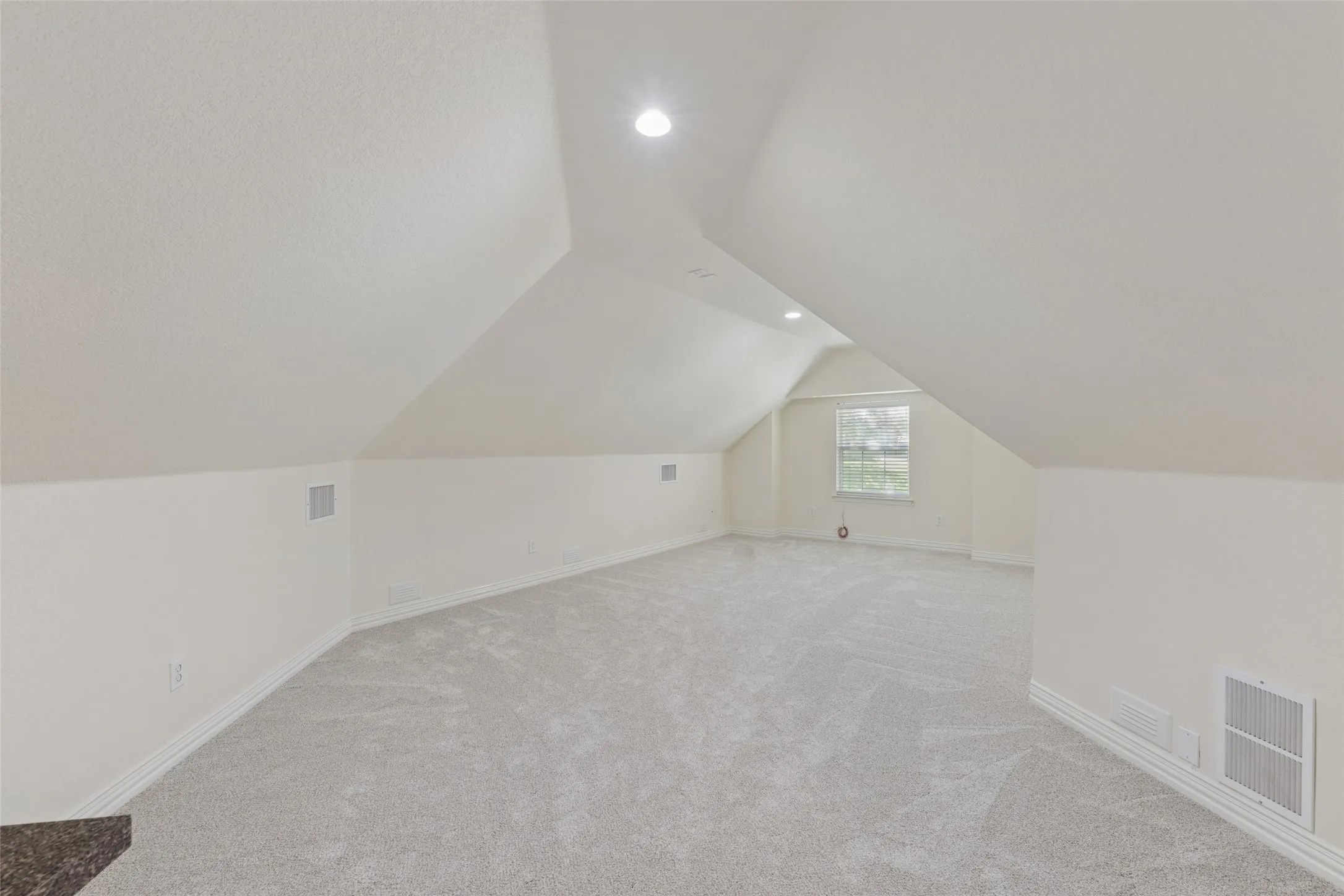 Single Family Residence For Sale in Tarrant County , 1825 Spinnaker Lane, Azle, Texas 76020, 4 Bedroom, 4 Bathroom, 3 Garage spaces, 3,751 Sqft, built in 2005, mls#21361791, Real Estate Agent in Azle, Homes For Sale in Tarrant county, Homes For Sale in Azle, Realtor in Azle Texas, Real Estate Brokerage Independent Realty Texas, Luminita Cordes Realtor