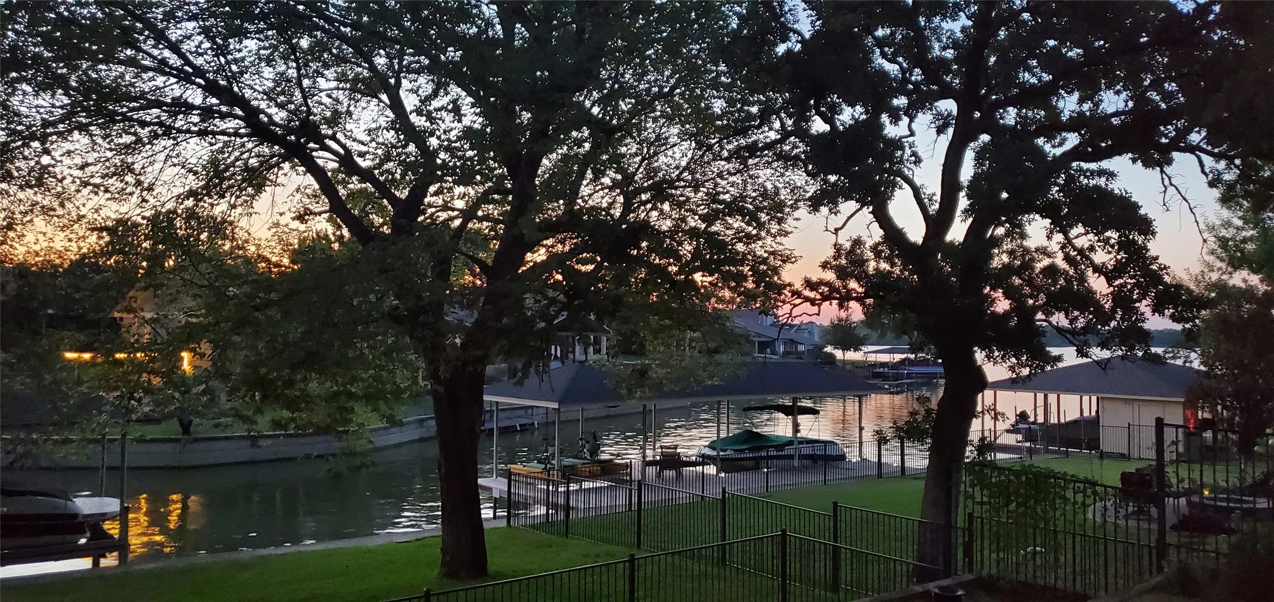 Single Family Residence For Sale in Tarrant County , 1825 Spinnaker Lane, Azle, Texas 76020, 4 Bedroom, 4 Bathroom, 3 Garage spaces, 3,751 Sqft, built in 2005, mls#21361791, Real Estate Agent in Azle, Homes For Sale in Tarrant county, Homes For Sale in Azle, Realtor in Azle Texas, Real Estate Brokerage Independent Realty Texas, Luminita Cordes Realtor