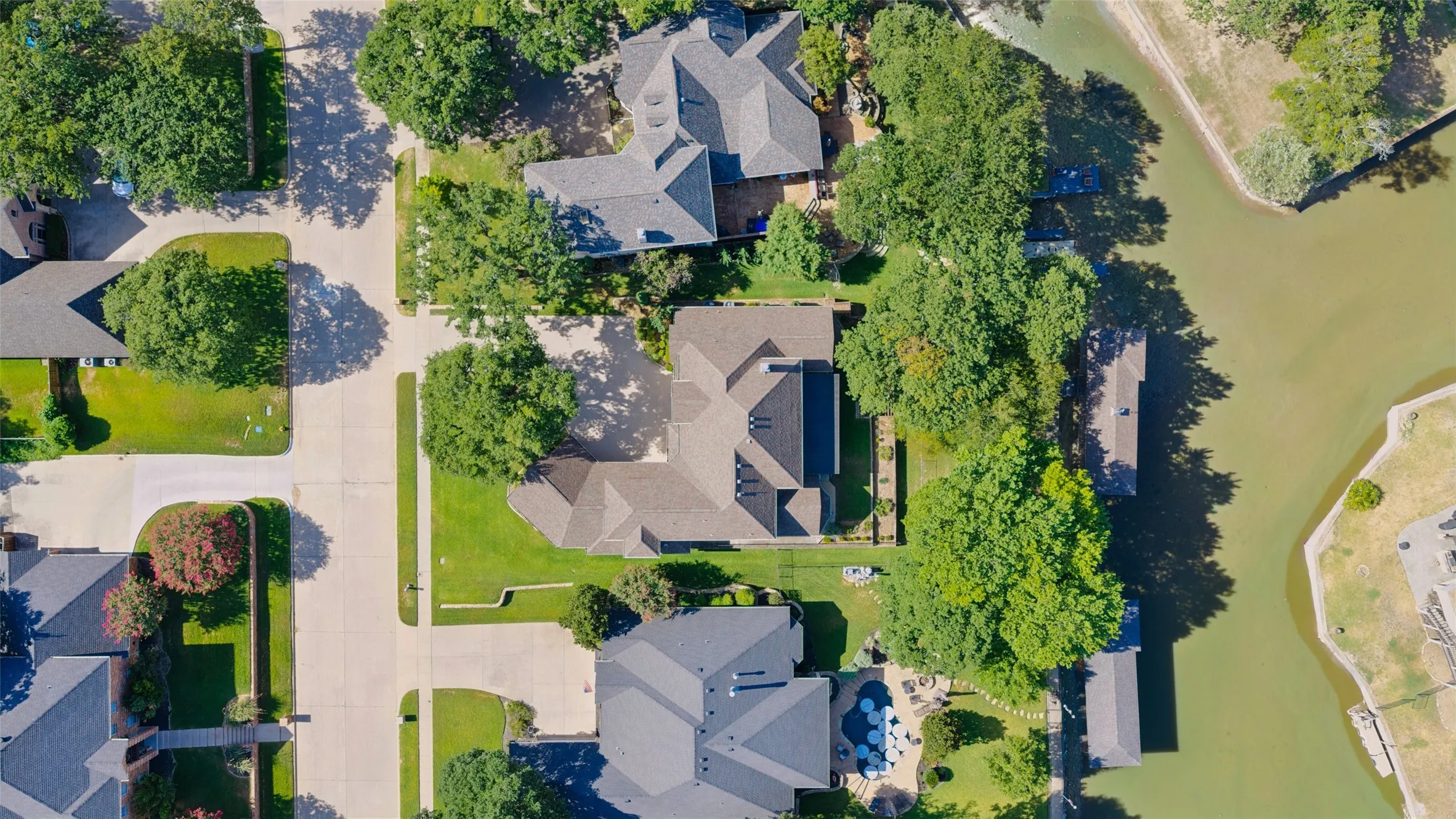 Single Family Residence For Sale in Tarrant County , 1825 Spinnaker Lane, Azle, Texas 76020, 4 Bedroom, 4 Bathroom, 3 Garage spaces, 3,751 Sqft, built in 2005, mls#21361791, Real Estate Agent in Azle, Homes For Sale in Tarrant county, Homes For Sale in Azle, Realtor in Azle Texas, Real Estate Brokerage Independent Realty Texas, Luminita Cordes Realtor