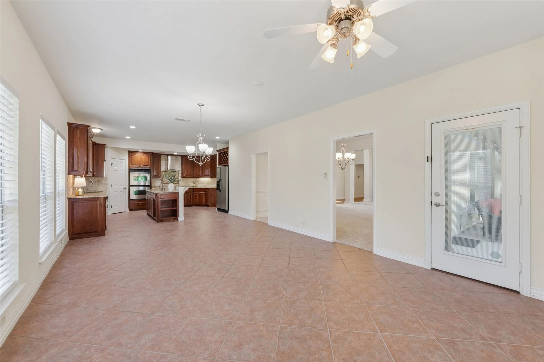 Single Family Residence For Sale in Tarrant County , 1825 Spinnaker Lane, Azle, Texas 76020, 4 Bedroom, 4 Bathroom, 3 Garage spaces, 3,751 Sqft, built in 2005, mls#21361791, Real Estate Agent in Azle, Homes For Sale in Tarrant county, Homes For Sale in Azle, Realtor in Azle Texas, Real Estate Brokerage Independent Realty Texas, Luminita Cordes Realtor