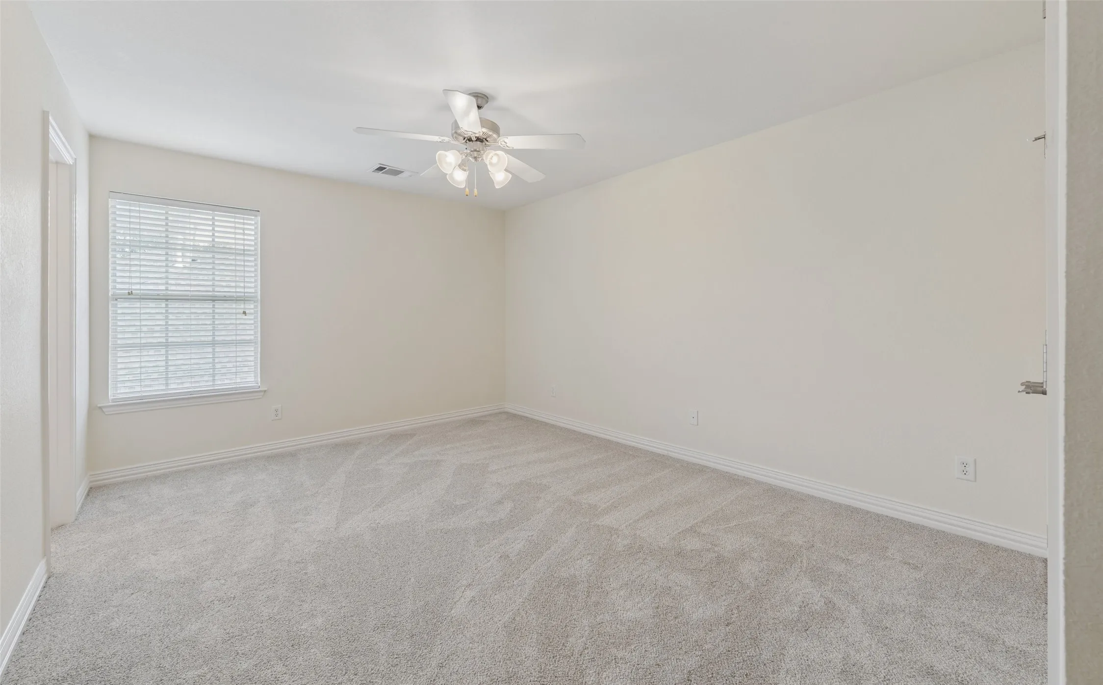 Single Family Residence For Sale in Tarrant County , 1825 Spinnaker Lane, Azle, Texas 76020, 4 Bedroom, 4 Bathroom, 3 Garage spaces, 3,751 Sqft, built in 2005, mls#21361791, Real Estate Agent in Azle, Homes For Sale in Tarrant county, Homes For Sale in Azle, Realtor in Azle Texas, Real Estate Brokerage Independent Realty Texas, Luminita Cordes Realtor