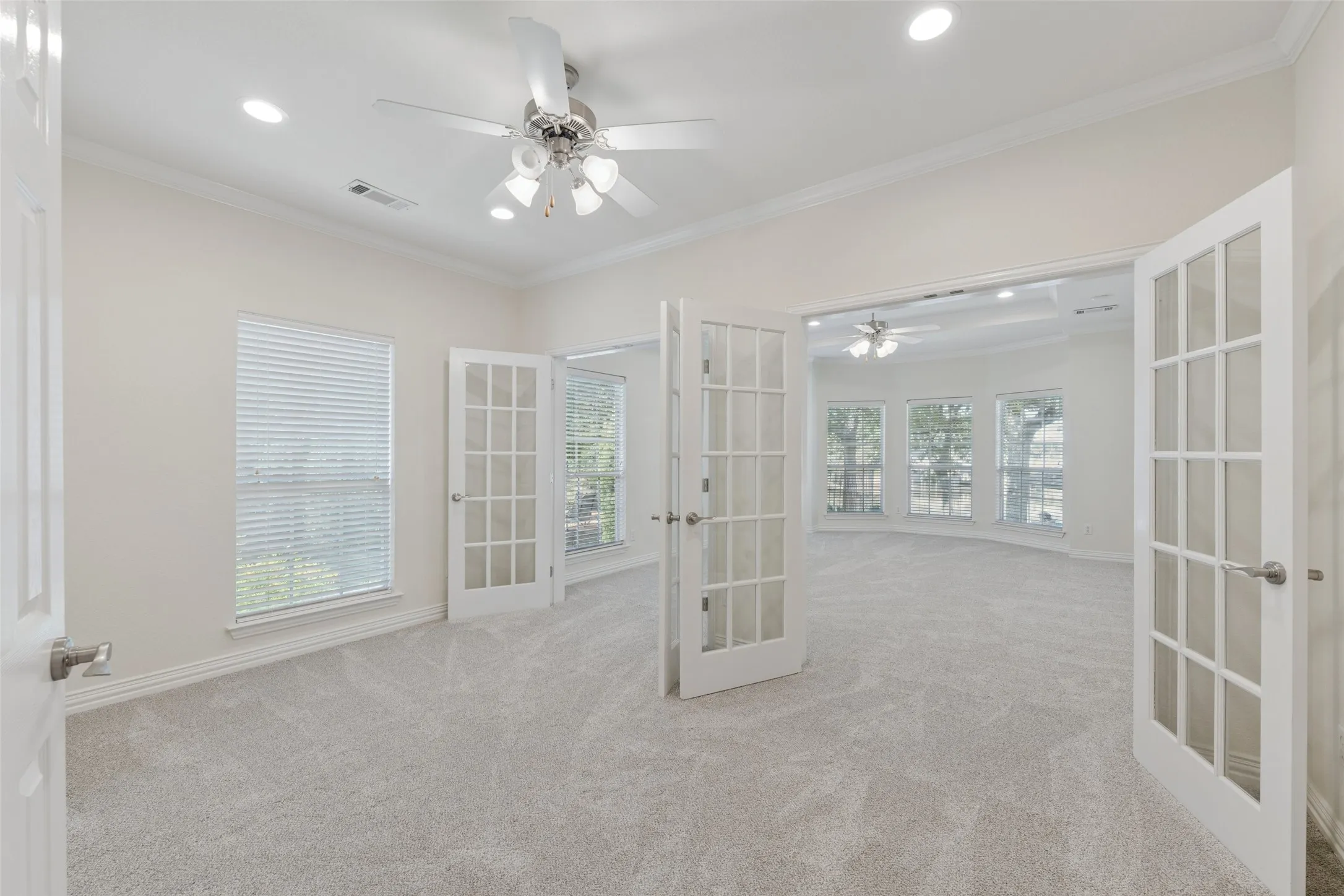 Single Family Residence For Sale in Tarrant County , 1825 Spinnaker Lane, Azle, Texas 76020, 4 Bedroom, 4 Bathroom, 3 Garage spaces, 3,751 Sqft, built in 2005, mls#21361791, Real Estate Agent in Azle, Homes For Sale in Tarrant county, Homes For Sale in Azle, Realtor in Azle Texas, Real Estate Brokerage Independent Realty Texas, Luminita Cordes Realtor