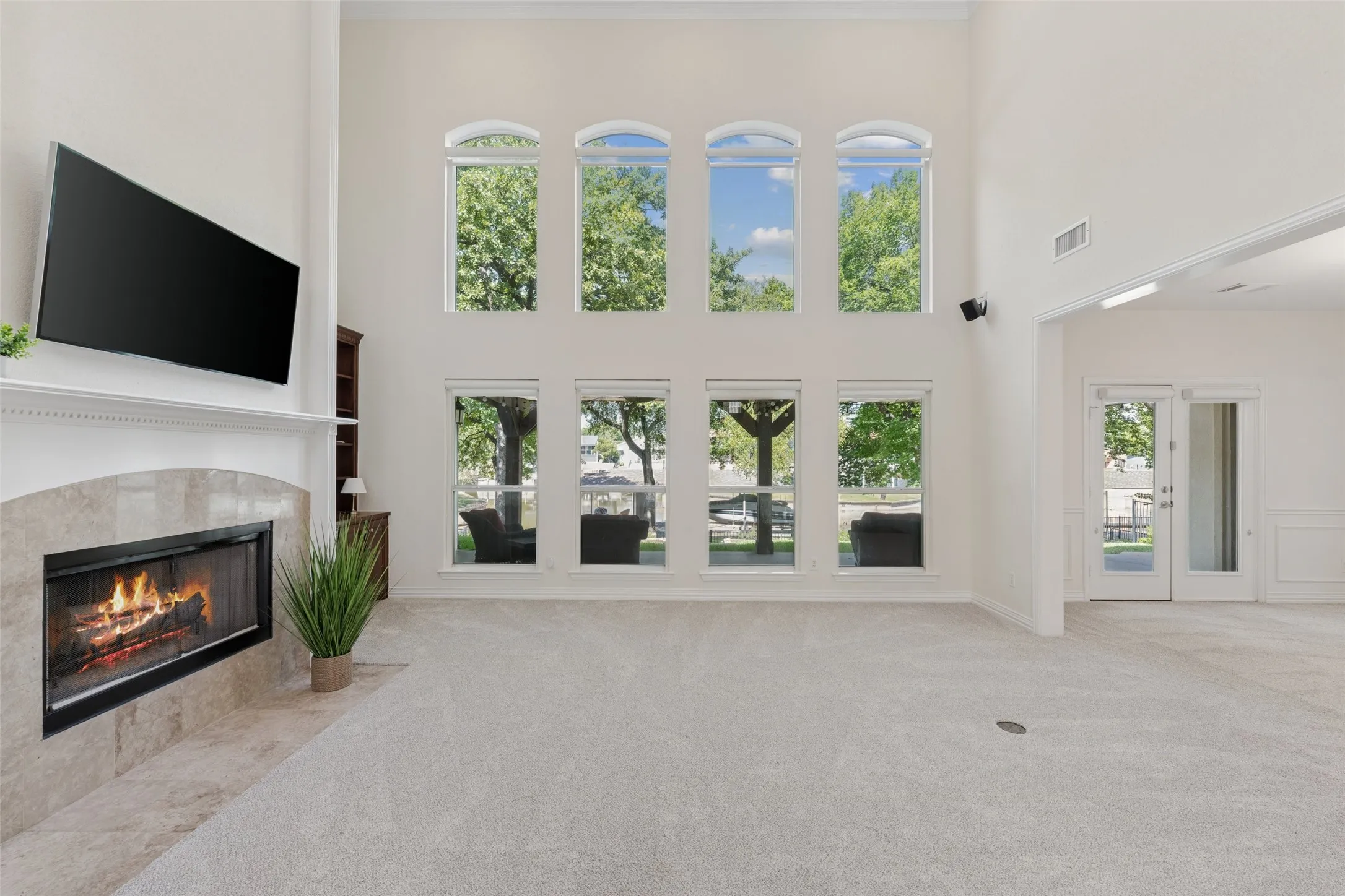 Single Family Residence For Sale in Tarrant County , 1825 Spinnaker Lane, Azle, Texas 76020, 4 Bedroom, 4 Bathroom, 3 Garage spaces, 3,751 Sqft, built in 2005, mls#21361791, Real Estate Agent in Azle, Homes For Sale in Tarrant county, Homes For Sale in Azle, Realtor in Azle Texas, Real Estate Brokerage Independent Realty Texas, Luminita Cordes Realtor