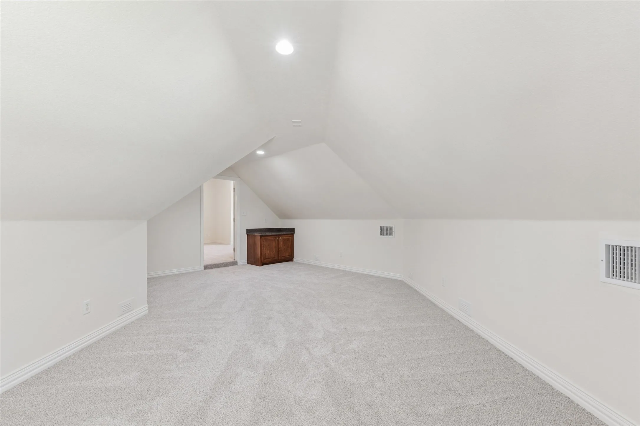 Single Family Residence For Sale in Tarrant County , 1825 Spinnaker Lane, Azle, Texas 76020, 4 Bedroom, 4 Bathroom, 3 Garage spaces, 3,751 Sqft, built in 2005, mls#21361791, Real Estate Agent in Azle, Homes For Sale in Tarrant county, Homes For Sale in Azle, Realtor in Azle Texas, Real Estate Brokerage Independent Realty Texas, Luminita Cordes Realtor