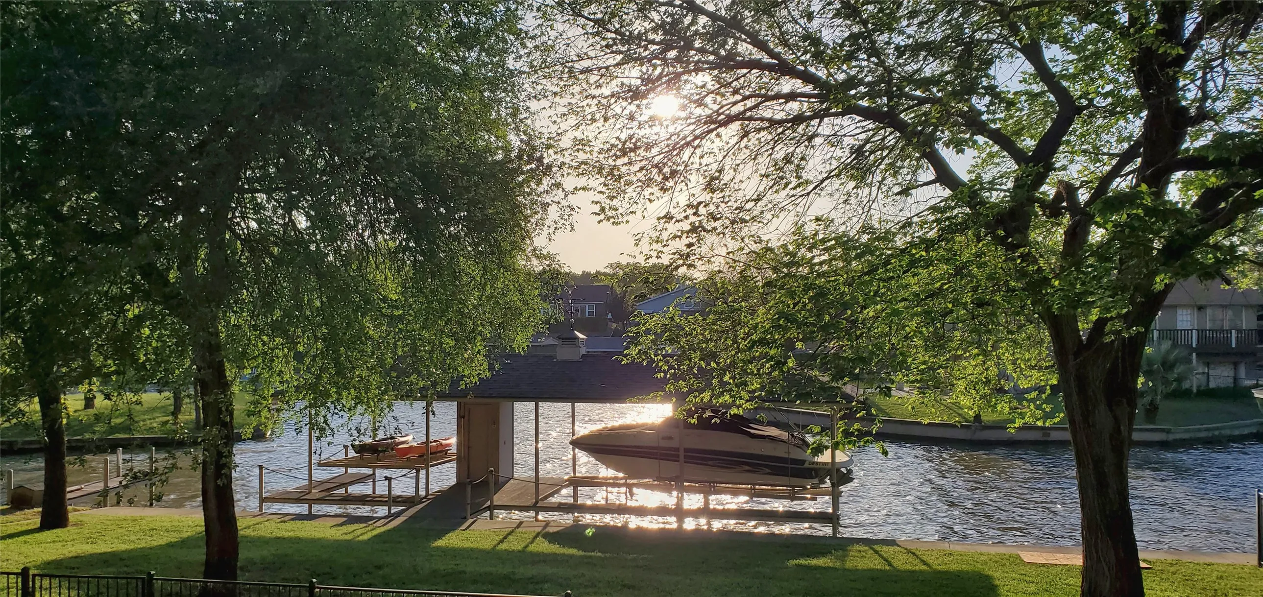 Single Family Residence For Sale in Tarrant County , 1825 Spinnaker Lane, Azle, Texas 76020, 4 Bedroom, 4 Bathroom, 3 Garage spaces, 3,751 Sqft, built in 2005, mls#21361791, Real Estate Agent in Azle, Homes For Sale in Tarrant county, Homes For Sale in Azle, Realtor in Azle Texas, Real Estate Brokerage Independent Realty Texas, Luminita Cordes Realtor