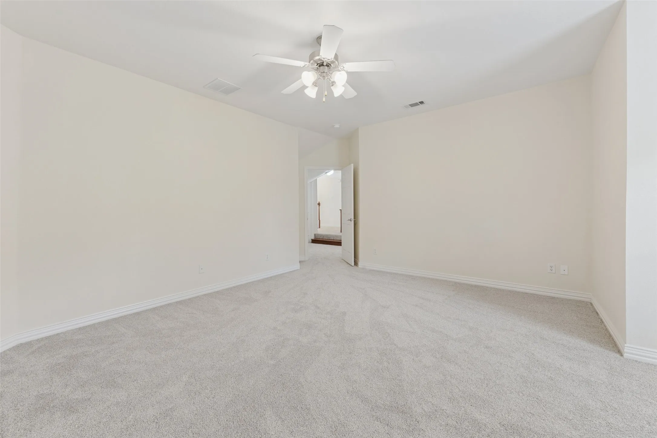 Single Family Residence For Sale in Tarrant County , 1825 Spinnaker Lane, Azle, Texas 76020, 4 Bedroom, 4 Bathroom, 3 Garage spaces, 3,751 Sqft, built in 2005, mls#21361791, Real Estate Agent in Azle, Homes For Sale in Tarrant county, Homes For Sale in Azle, Realtor in Azle Texas, Real Estate Brokerage Independent Realty Texas, Luminita Cordes Realtor