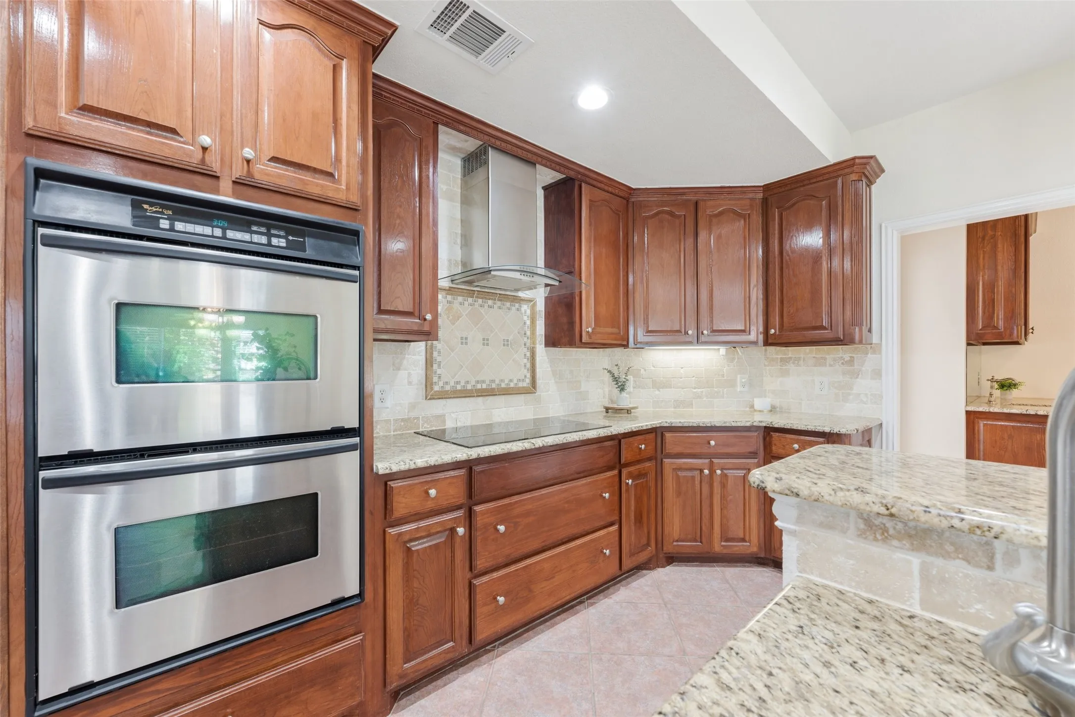 Single Family Residence For Sale in Tarrant County , 1825 Spinnaker Lane, Azle, Texas 76020, 4 Bedroom, 4 Bathroom, 3 Garage spaces, 3,751 Sqft, built in 2005, mls#21361791, Real Estate Agent in Azle, Homes For Sale in Tarrant county, Homes For Sale in Azle, Realtor in Azle Texas, Real Estate Brokerage Independent Realty Texas, Luminita Cordes Realtor
