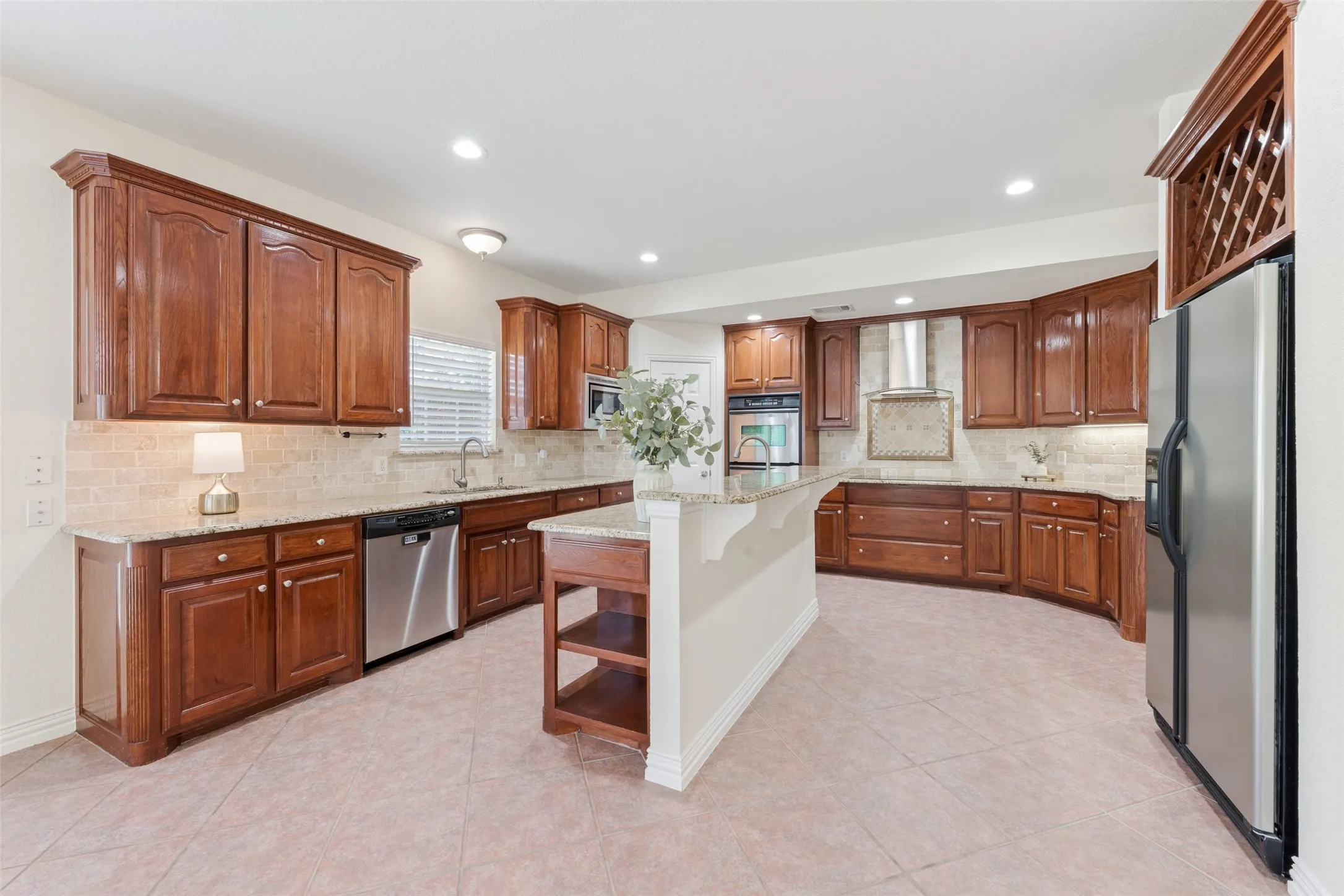 Single Family Residence For Sale in Tarrant County , 1825 Spinnaker Lane, Azle, Texas 76020, 4 Bedroom, 4 Bathroom, 3 Garage spaces, 3,751 Sqft, built in 2005, mls#21361791, Real Estate Agent in Azle, Homes For Sale in Tarrant county, Homes For Sale in Azle, Realtor in Azle Texas, Real Estate Brokerage Independent Realty Texas, Luminita Cordes Realtor
