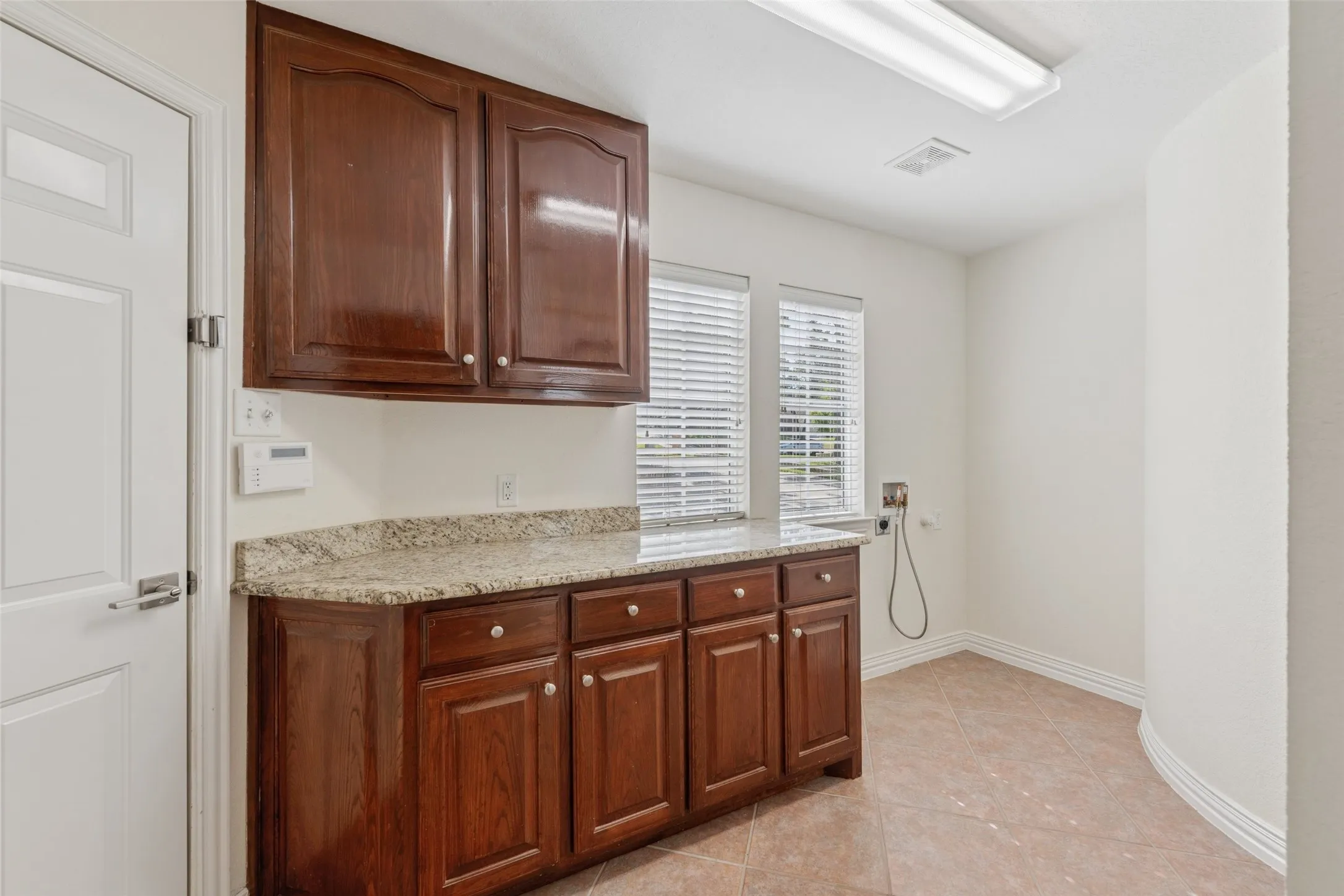 Single Family Residence For Sale in Tarrant County , 1825 Spinnaker Lane, Azle, Texas 76020, 4 Bedroom, 4 Bathroom, 3 Garage spaces, 3,751 Sqft, built in 2005, mls#21361791, Real Estate Agent in Azle, Homes For Sale in Tarrant county, Homes For Sale in Azle, Realtor in Azle Texas, Real Estate Brokerage Independent Realty Texas, Luminita Cordes Realtor