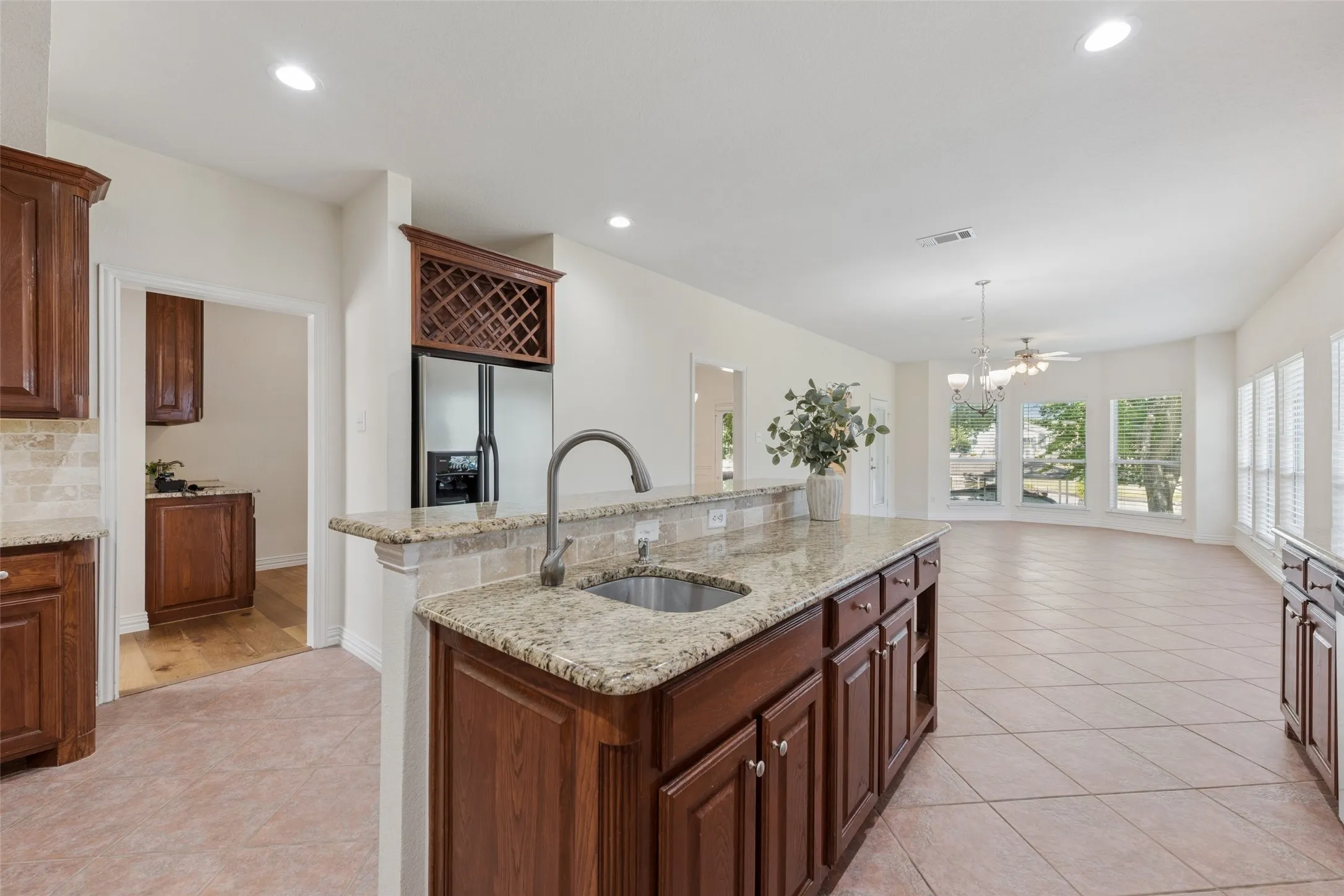 Single Family Residence For Sale in Tarrant County , 1825 Spinnaker Lane, Azle, Texas 76020, 4 Bedroom, 4 Bathroom, 3 Garage spaces, 3,751 Sqft, built in 2005, mls#21361791, Real Estate Agent in Azle, Homes For Sale in Tarrant county, Homes For Sale in Azle, Realtor in Azle Texas, Real Estate Brokerage Independent Realty Texas, Luminita Cordes Realtor