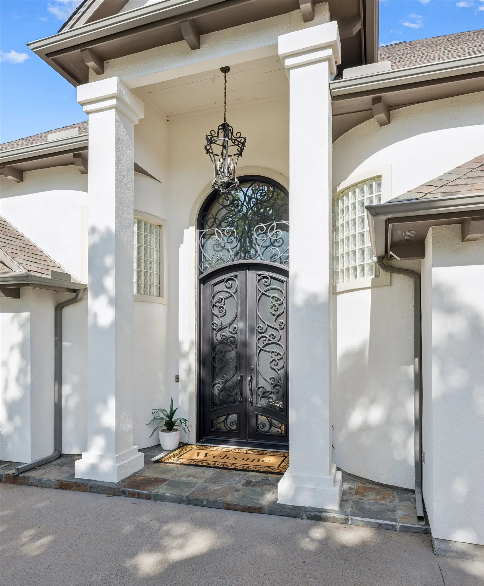 Single Family Residence For Sale in Tarrant County , 1825 Spinnaker Lane, Azle, Texas 76020, 4 Bedroom, 4 Bathroom, 3 Garage spaces, 3,751 Sqft, built in 2005, mls#21361791, Real Estate Agent in Azle, Homes For Sale in Tarrant county, Homes For Sale in Azle, Realtor in Azle Texas, Real Estate Brokerage Independent Realty Texas, Luminita Cordes Realtor