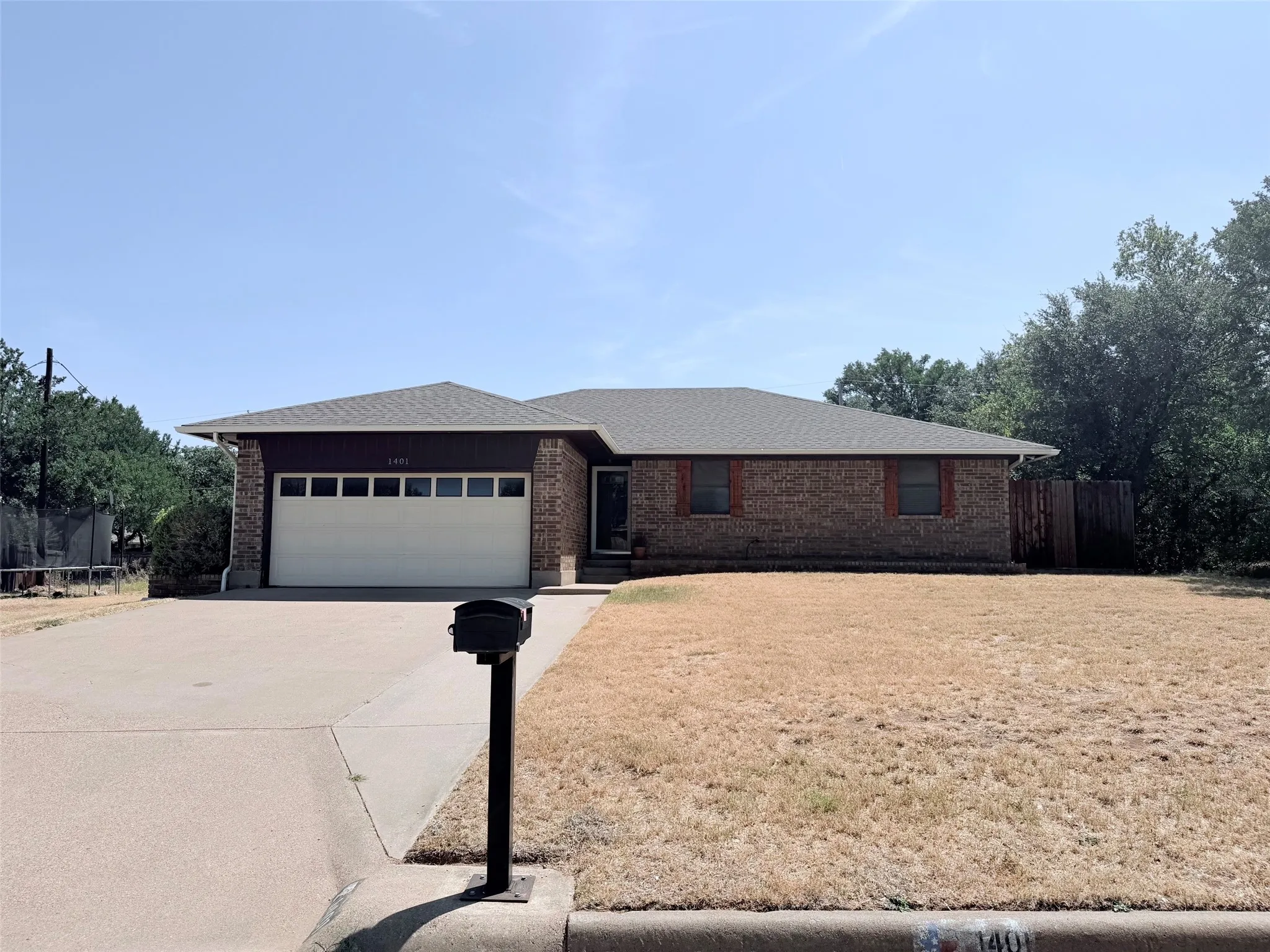 Single Family Residence For Sale in Young County , 1401 Preston Trail Court, Graham, Texas 76450, 3 Bedroom, 2 Bathroom, 2 Garage spaces, 1,544 Sqft, built in 1988, mls#21364221, Real Estate Agent in Graham, Homes For Sale in Young county, Homes For Sale in Graham, Realtor in Graham Texas, Real Estate Brokerage Independent Realty Texas, Luminita Cordes Realtor