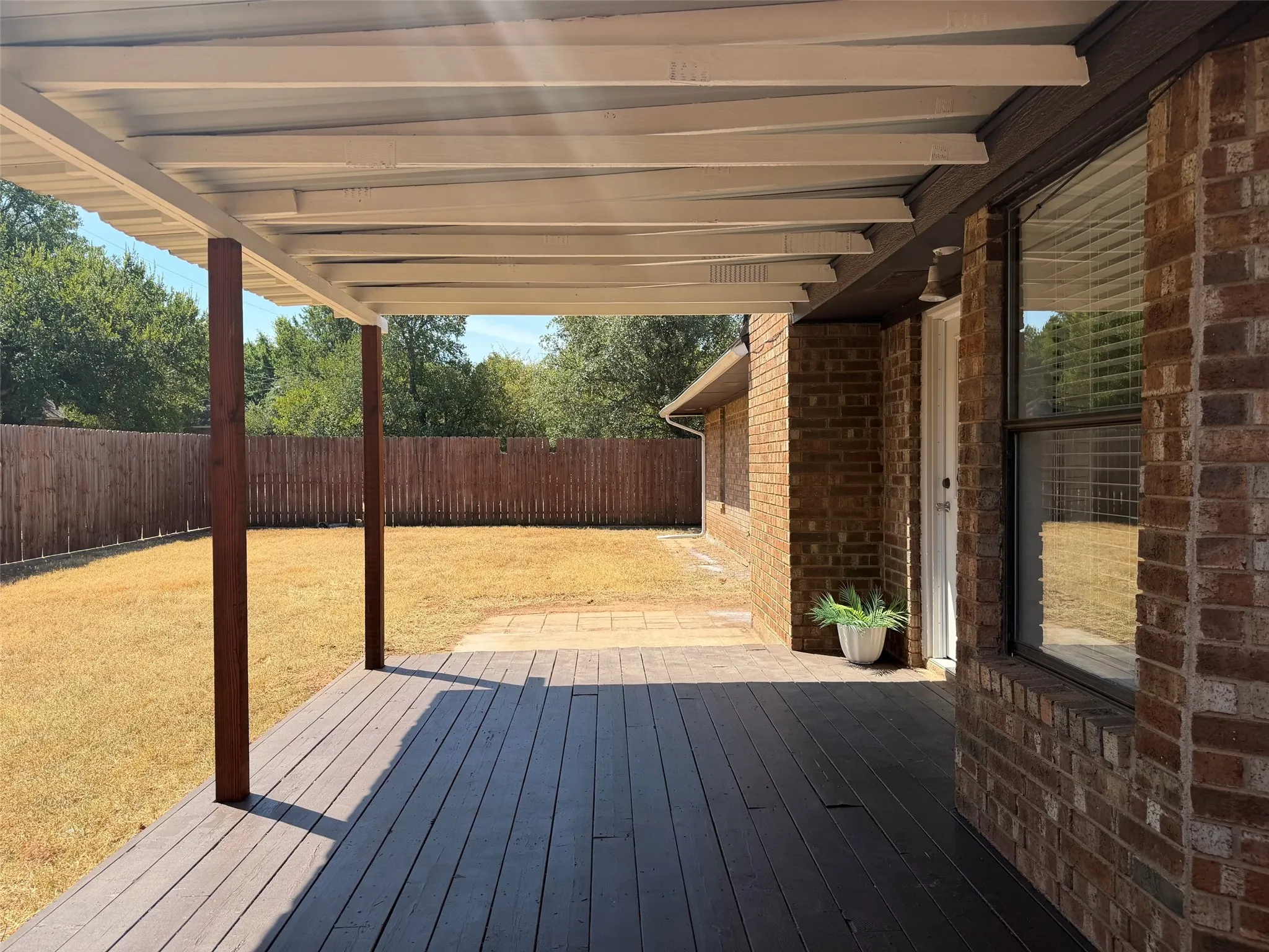 Single Family Residence For Sale in Young County , 1401 Preston Trail Court, Graham, Texas 76450, 3 Bedroom, 2 Bathroom, 2 Garage spaces, 1,544 Sqft, built in 1988, mls#21364221, Real Estate Agent in Graham, Homes For Sale in Young county, Homes For Sale in Graham, Realtor in Graham Texas, Real Estate Brokerage Independent Realty Texas, Luminita Cordes Realtor