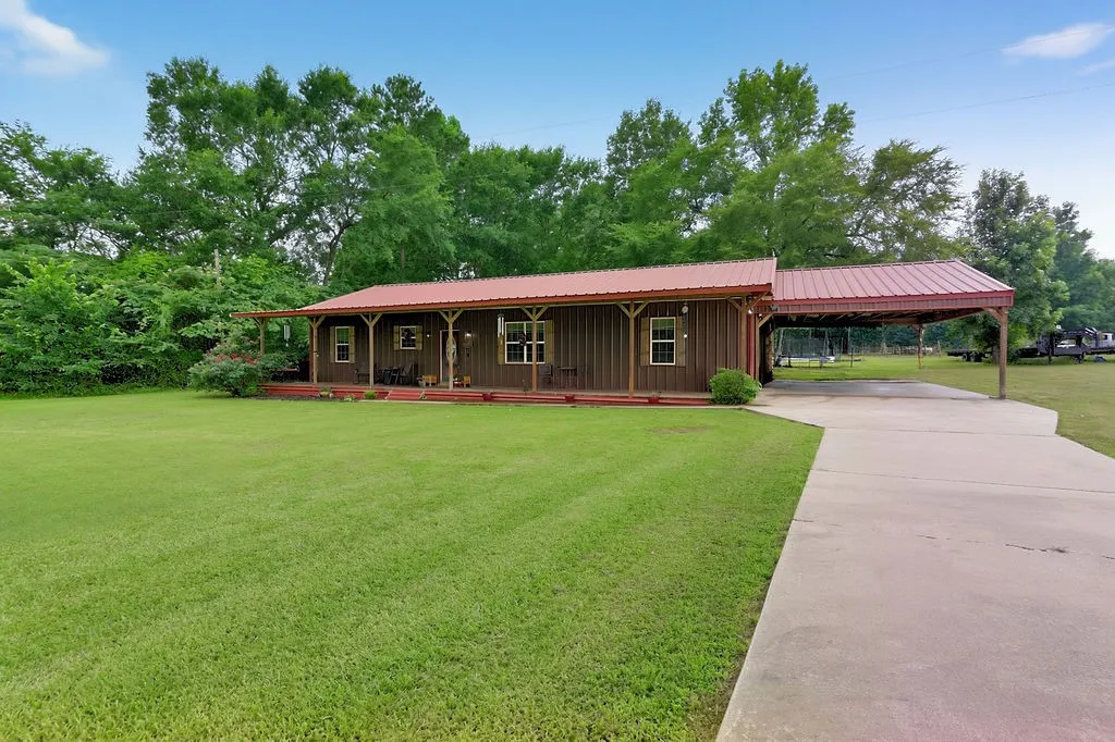 Single Family Residence For Sale in Upshur County , 339 H Williams Road, Gilmer, Texas 75645, 4 Bedroom, 2 Bathroom, Garage spaces, 2,020 Sqft, built in 2013, mls#21343328, Real Estate Agent in Gilmer, Homes For Sale in Upshur county, Homes For Sale in Gilmer, Realtor in Gilmer Texas, Real Estate Brokerage Independent Realty Texas, Luminita Cordes Realtor