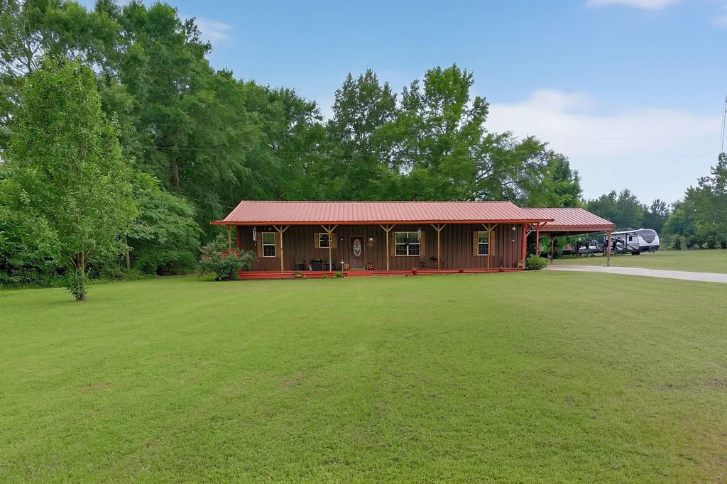 Single Family Residence For Sale in Upshur County , 339 H Williams Road, Gilmer, Texas 75645, 4 Bedroom, 2 Bathroom, Garage spaces, 2,020 Sqft, built in 2013, mls#21343328, Real Estate Agent in Gilmer, Homes For Sale in Upshur county, Homes For Sale in Gilmer, Realtor in Gilmer Texas, Real Estate Brokerage Independent Realty Texas, Luminita Cordes Realtor
