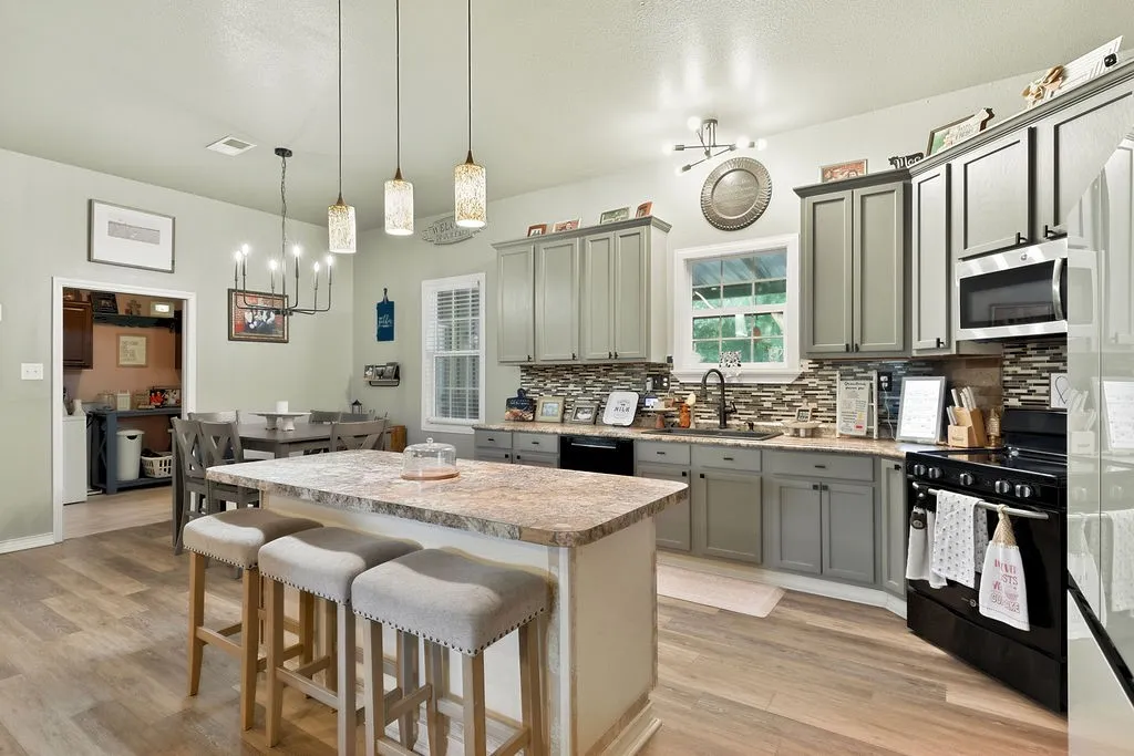 Single Family Residence For Sale in Upshur County , 339 H Williams Road, Gilmer, Texas 75645, 4 Bedroom, 2 Bathroom, Garage spaces, 2,020 Sqft, built in 2013, mls#21343328, Real Estate Agent in Gilmer, Homes For Sale in Upshur county, Homes For Sale in Gilmer, Realtor in Gilmer Texas, Real Estate Brokerage Independent Realty Texas, Luminita Cordes Realtor