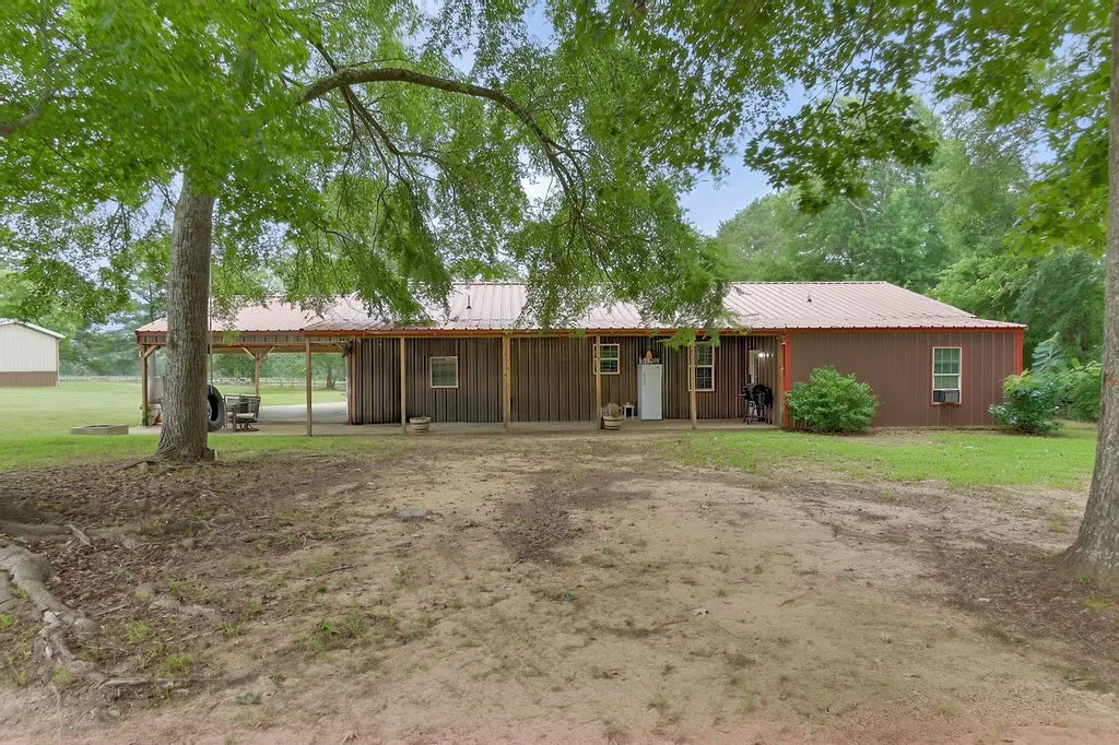 Single Family Residence For Sale in Upshur County , 339 H Williams Road, Gilmer, Texas 75645, 4 Bedroom, 2 Bathroom, Garage spaces, 2,020 Sqft, built in 2013, mls#21343328, Real Estate Agent in Gilmer, Homes For Sale in Upshur county, Homes For Sale in Gilmer, Realtor in Gilmer Texas, Real Estate Brokerage Independent Realty Texas, Luminita Cordes Realtor