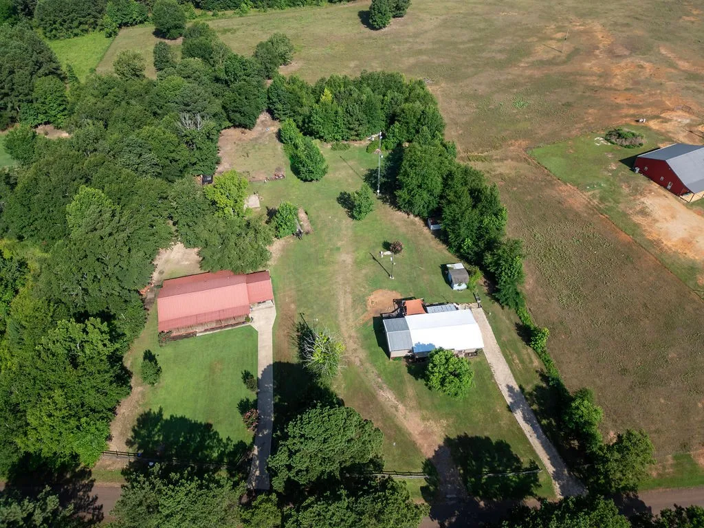 Single Family Residence For Sale in Upshur County , 339 H Williams Road, Gilmer, Texas 75645, 4 Bedroom, 2 Bathroom, Garage spaces, 2,020 Sqft, built in 2013, mls#21343328, Real Estate Agent in Gilmer, Homes For Sale in Upshur county, Homes For Sale in Gilmer, Realtor in Gilmer Texas, Real Estate Brokerage Independent Realty Texas, Luminita Cordes Realtor