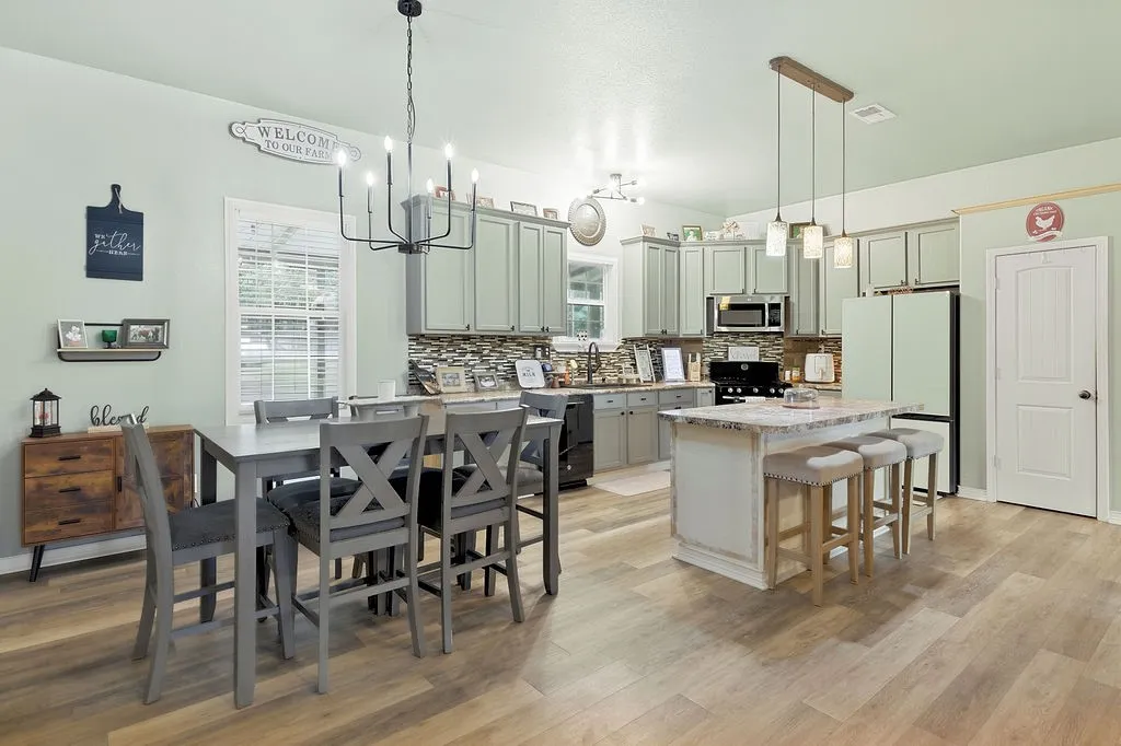 Single Family Residence For Sale in Upshur County , 339 H Williams Road, Gilmer, Texas 75645, 4 Bedroom, 2 Bathroom, Garage spaces, 2,020 Sqft, built in 2013, mls#21343328, Real Estate Agent in Gilmer, Homes For Sale in Upshur county, Homes For Sale in Gilmer, Realtor in Gilmer Texas, Real Estate Brokerage Independent Realty Texas, Luminita Cordes Realtor