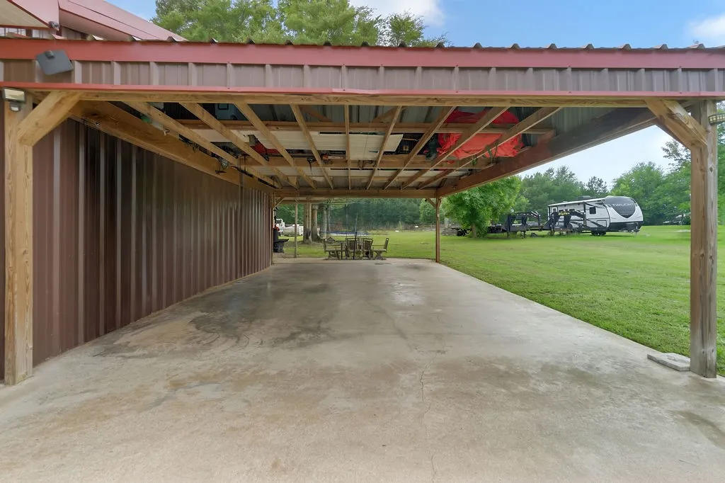 Single Family Residence For Sale in Upshur County , 339 H Williams Road, Gilmer, Texas 75645, 4 Bedroom, 2 Bathroom, Garage spaces, 2,020 Sqft, built in 2013, mls#21343328, Real Estate Agent in Gilmer, Homes For Sale in Upshur county, Homes For Sale in Gilmer, Realtor in Gilmer Texas, Real Estate Brokerage Independent Realty Texas, Luminita Cordes Realtor
