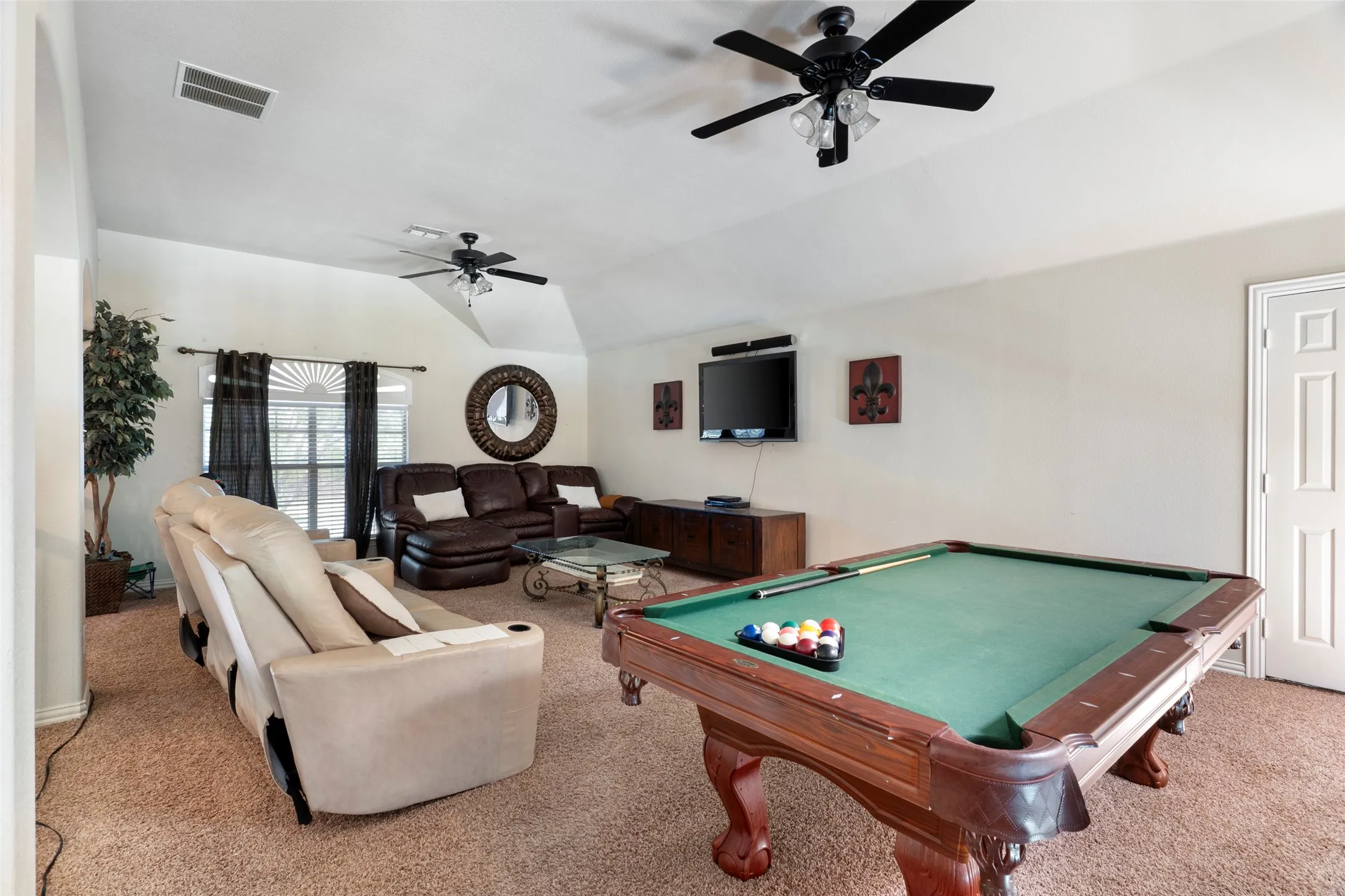 Single Family Residence For Sale in Dallas County , 6810 Indian Meadow Court, Sachse, Texas 75048, 5 Bedroom, 3 Bathroom, 2 Garage spaces, 3,798 Sqft, built in 2005, mls#21364354, Real Estate Agent in Sachse, Homes For Sale in Dallas county, Homes For Sale in Sachse, Realtor in Sachse Texas, Real Estate Brokerage Independent Realty Texas, Luminita Cordes Realtor