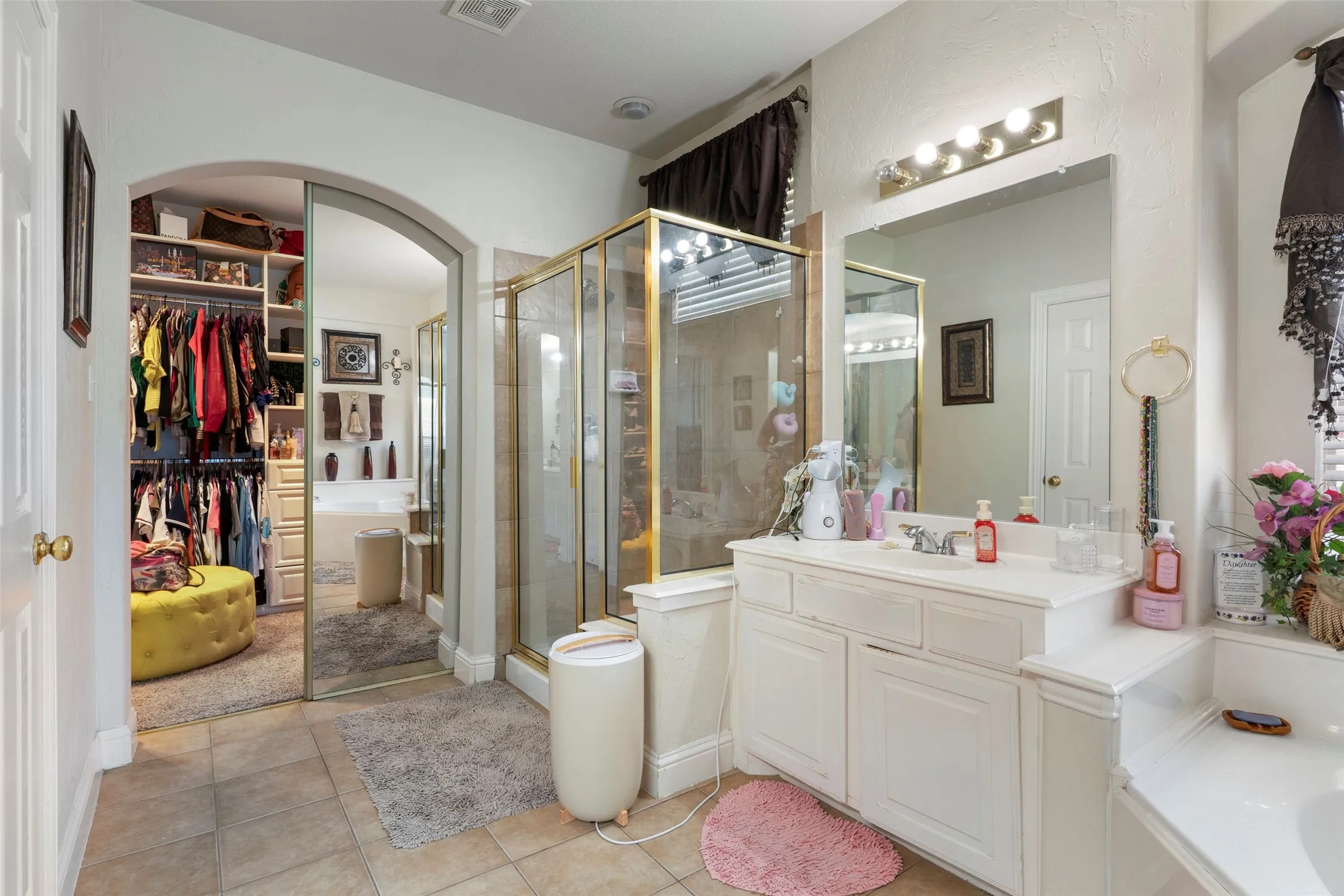 Single Family Residence For Sale in Dallas County , 6810 Indian Meadow Court, Sachse, Texas 75048, 5 Bedroom, 3 Bathroom, 2 Garage spaces, 3,798 Sqft, built in 2005, mls#21364354, Real Estate Agent in Sachse, Homes For Sale in Dallas county, Homes For Sale in Sachse, Realtor in Sachse Texas, Real Estate Brokerage Independent Realty Texas, Luminita Cordes Realtor