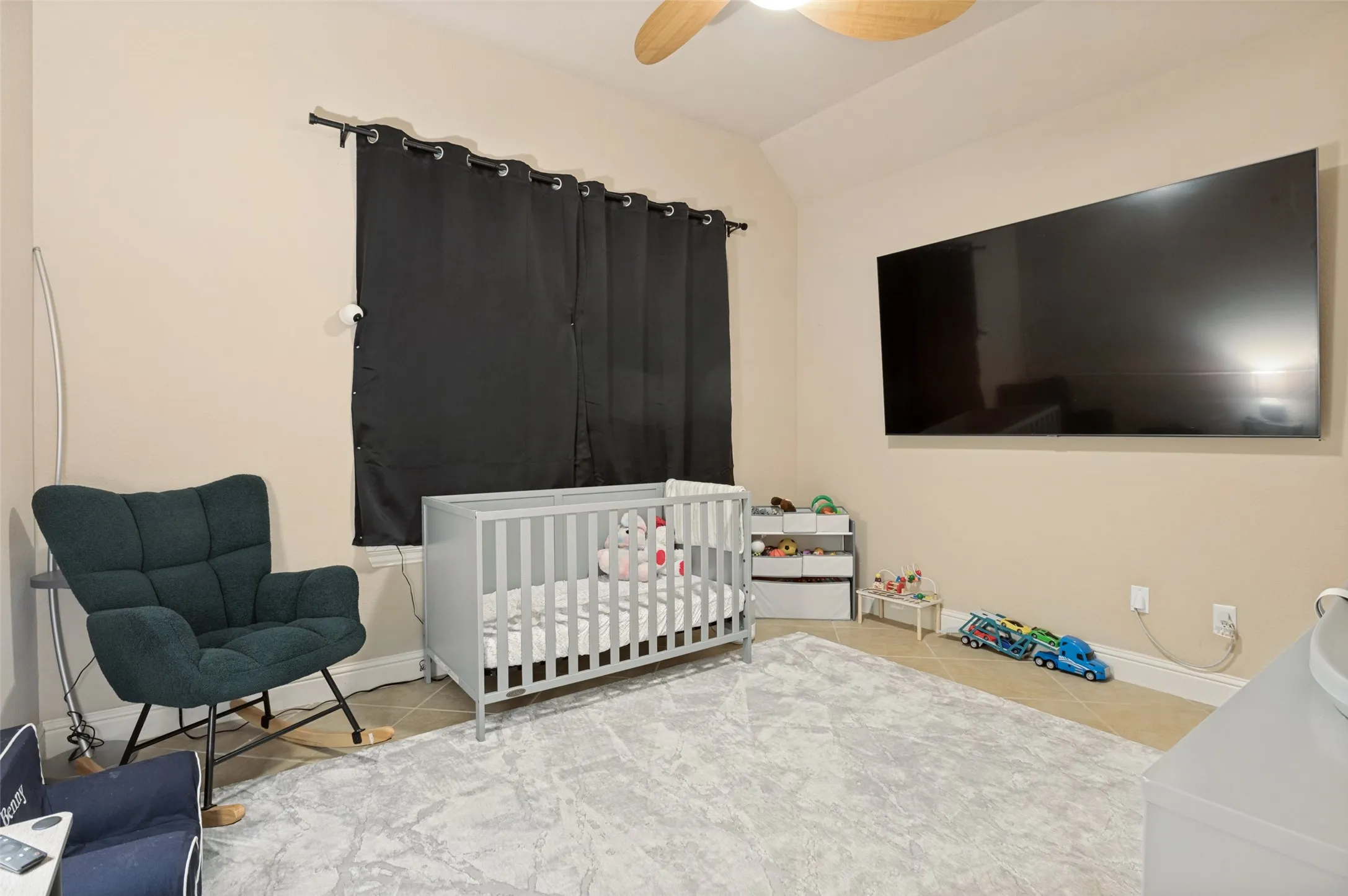 Secondary bedroom