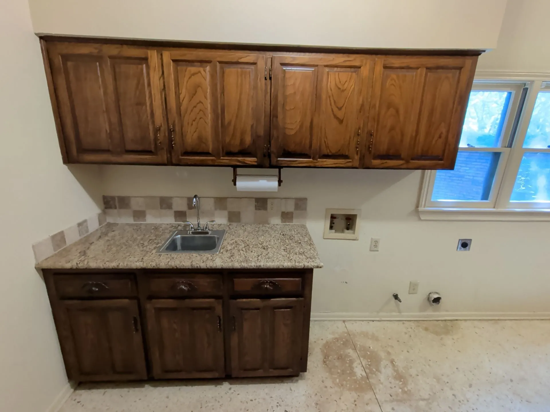 Single Family Residence For Sale in Tarrant County , 2311 Lakeside Drive, Arlington, Texas 76013, 5 Bedroom, 5 Bathroom, 2 Garage spaces, 4,318 Sqft, built in 1971, mls#21362000, Real Estate Agent in Arlington, Homes For Sale in Tarrant county, Homes For Sale in Arlington, Realtor in Arlington Texas, Real Estate Brokerage Independent Realty Texas, Luminita Cordes Realtor