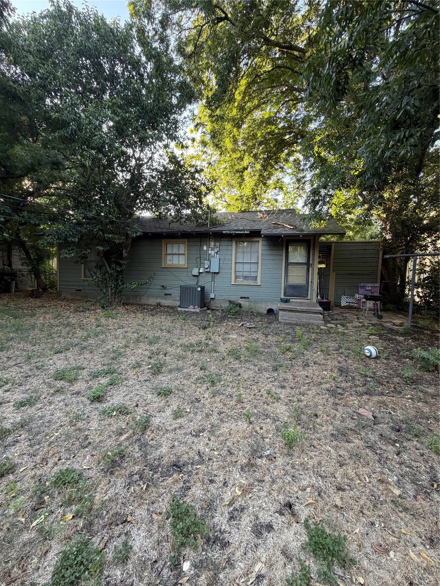 Single Family Residence For Sale in Mc Lennan County , 3920 Leland Avenue, Waco, Texas 76708, 2 Bedroom, 1 Bathroom, Garage spaces, 851 Sqft, built in 1952, mls#21365044, Real Estate Agent in Waco, Homes For Sale in Mc Lennan county, Homes For Sale in Waco, Realtor in Waco Texas, Real Estate Brokerage Independent Realty Texas, Luminita Cordes Realtor