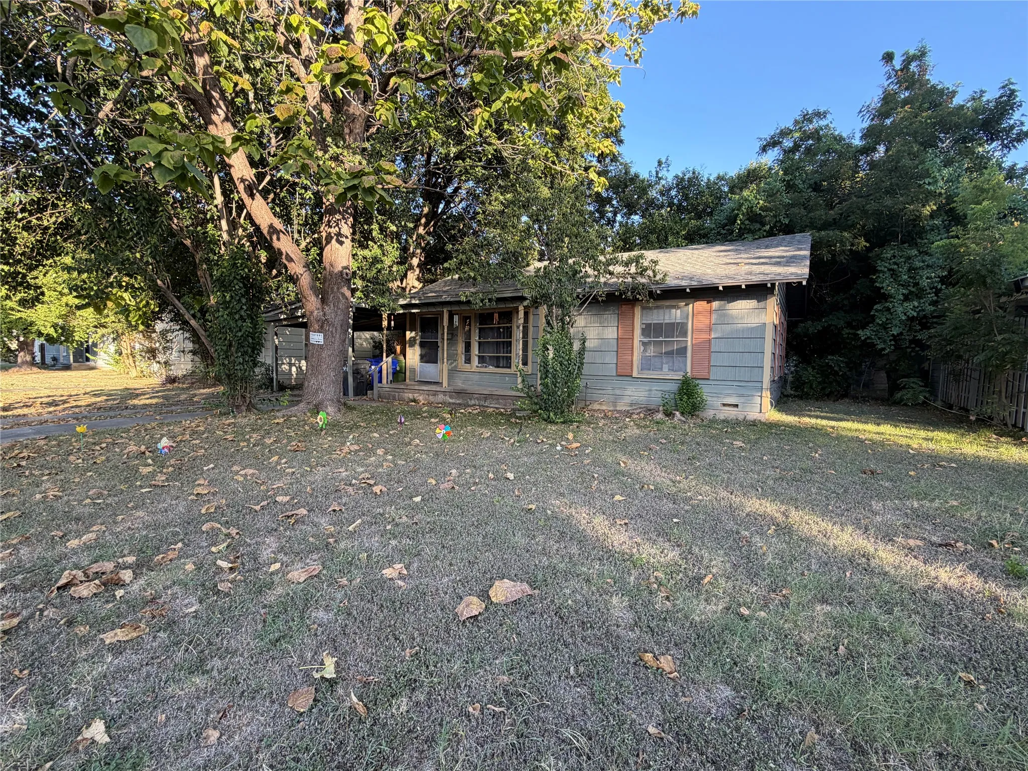 Single Family Residence For Sale in Mc Lennan County , 3920 Leland Avenue, Waco, Texas 76708, 2 Bedroom, 1 Bathroom, Garage spaces, 851 Sqft, built in 1952, mls#21365044, Real Estate Agent in Waco, Homes For Sale in Mc Lennan county, Homes For Sale in Waco, Realtor in Waco Texas, Real Estate Brokerage Independent Realty Texas, Luminita Cordes Realtor