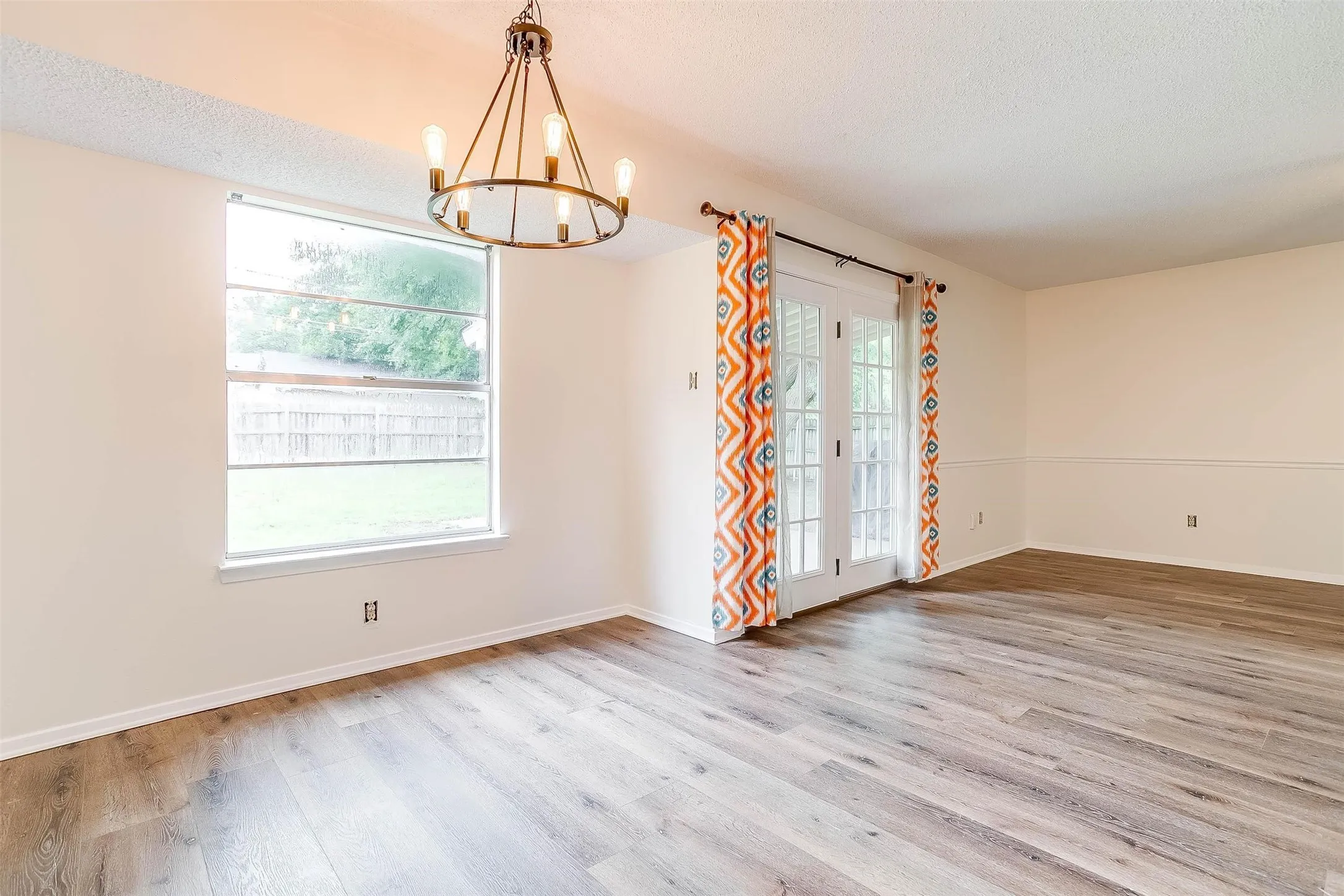 Single Family Residence For Rent in Johnson County , 828 Lynne Lane, Burleson, Texas 76028, 3 Bedroom, 2 Bathroom, 2 Garage spaces, 1,236 Sqft, built in 1981, mls#21351167, Real Estate Agent in Burleson, Homes For Rent in Johnson county, Homes For Rent in Burleson, Realtor in Burleson Texas, Real Estate Brokerage Independent Realty Texas, Luminita Cordes Realtor