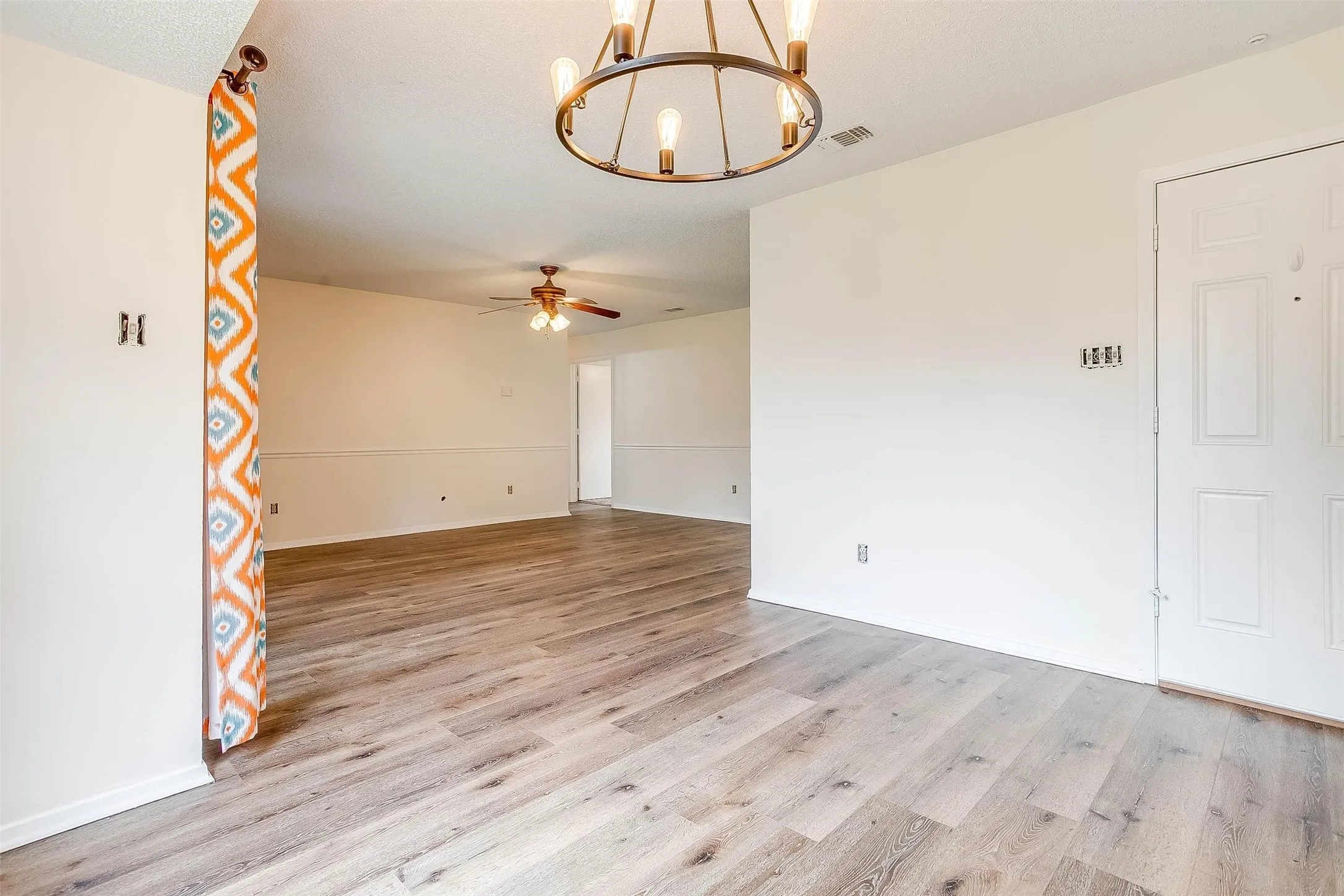 Single Family Residence For Rent in Johnson County , 828 Lynne Lane, Burleson, Texas 76028, 3 Bedroom, 2 Bathroom, 2 Garage spaces, 1,236 Sqft, built in 1981, mls#21351167, Real Estate Agent in Burleson, Homes For Rent in Johnson county, Homes For Rent in Burleson, Realtor in Burleson Texas, Real Estate Brokerage Independent Realty Texas, Luminita Cordes Realtor