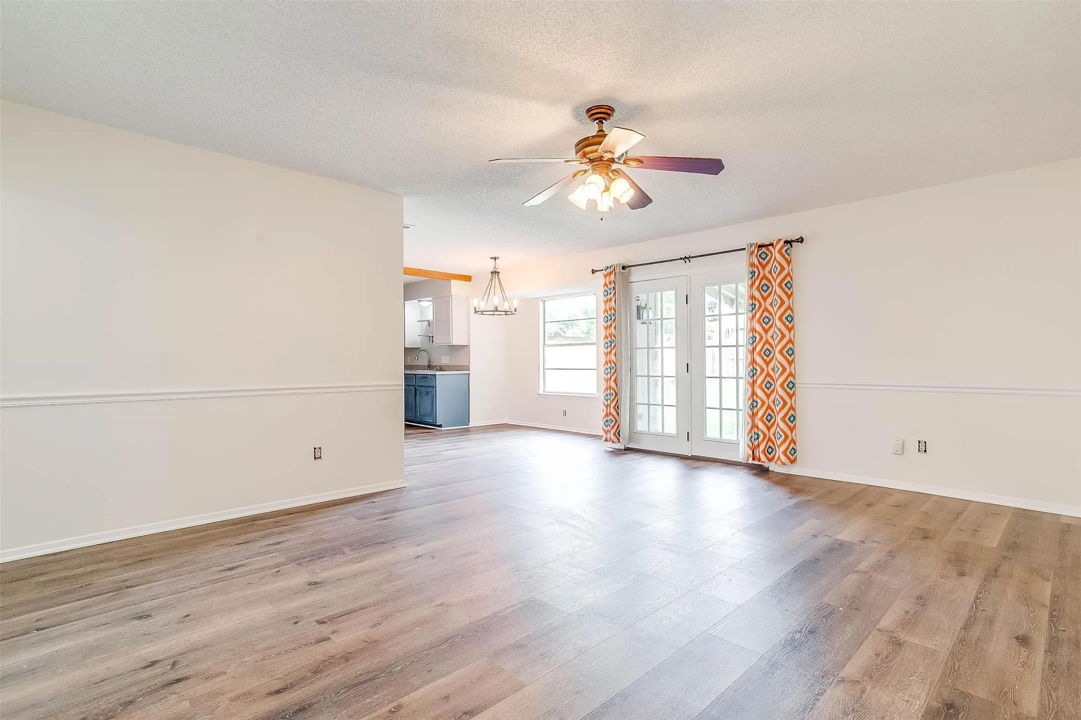 Single Family Residence For Rent in Johnson County , 828 Lynne Lane, Burleson, Texas 76028, 3 Bedroom, 2 Bathroom, 2 Garage spaces, 1,236 Sqft, built in 1981, mls#21351167, Real Estate Agent in Burleson, Homes For Rent in Johnson county, Homes For Rent in Burleson, Realtor in Burleson Texas, Real Estate Brokerage Independent Realty Texas, Luminita Cordes Realtor