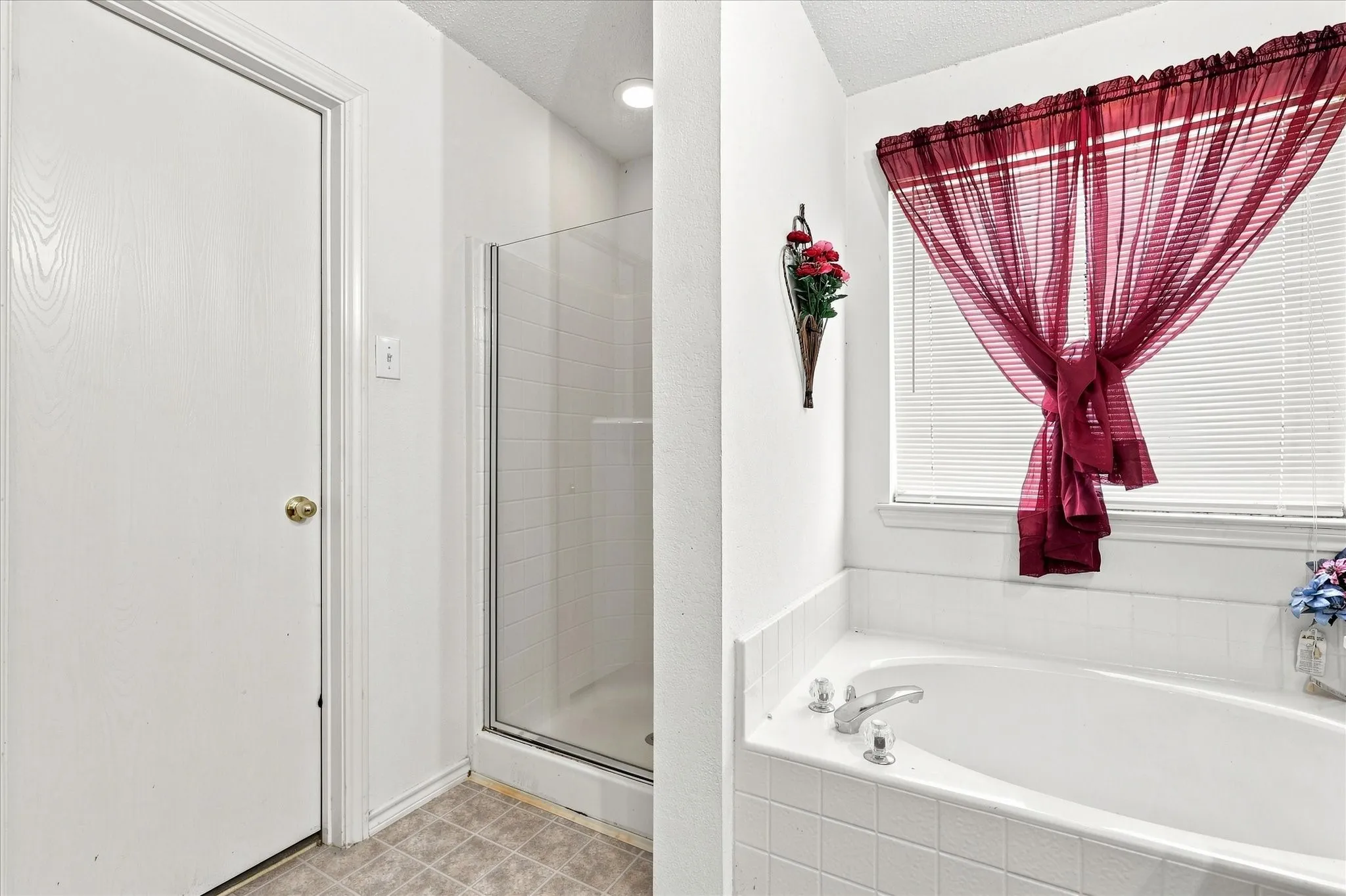 Single Family Residence For Sale in Kaufman County , 10475 Country View Lane, Forney, Texas 75126, 4 Bedroom, 3 Bathroom, 2 Garage spaces, 2,117 Sqft, built in 2002, mls#21359217, Real Estate Agent in Forney, Homes For Sale in Kaufman county, Homes For Sale in Forney, Realtor in Forney Texas, Real Estate Brokerage Independent Realty Texas, Luminita Cordes Realtor