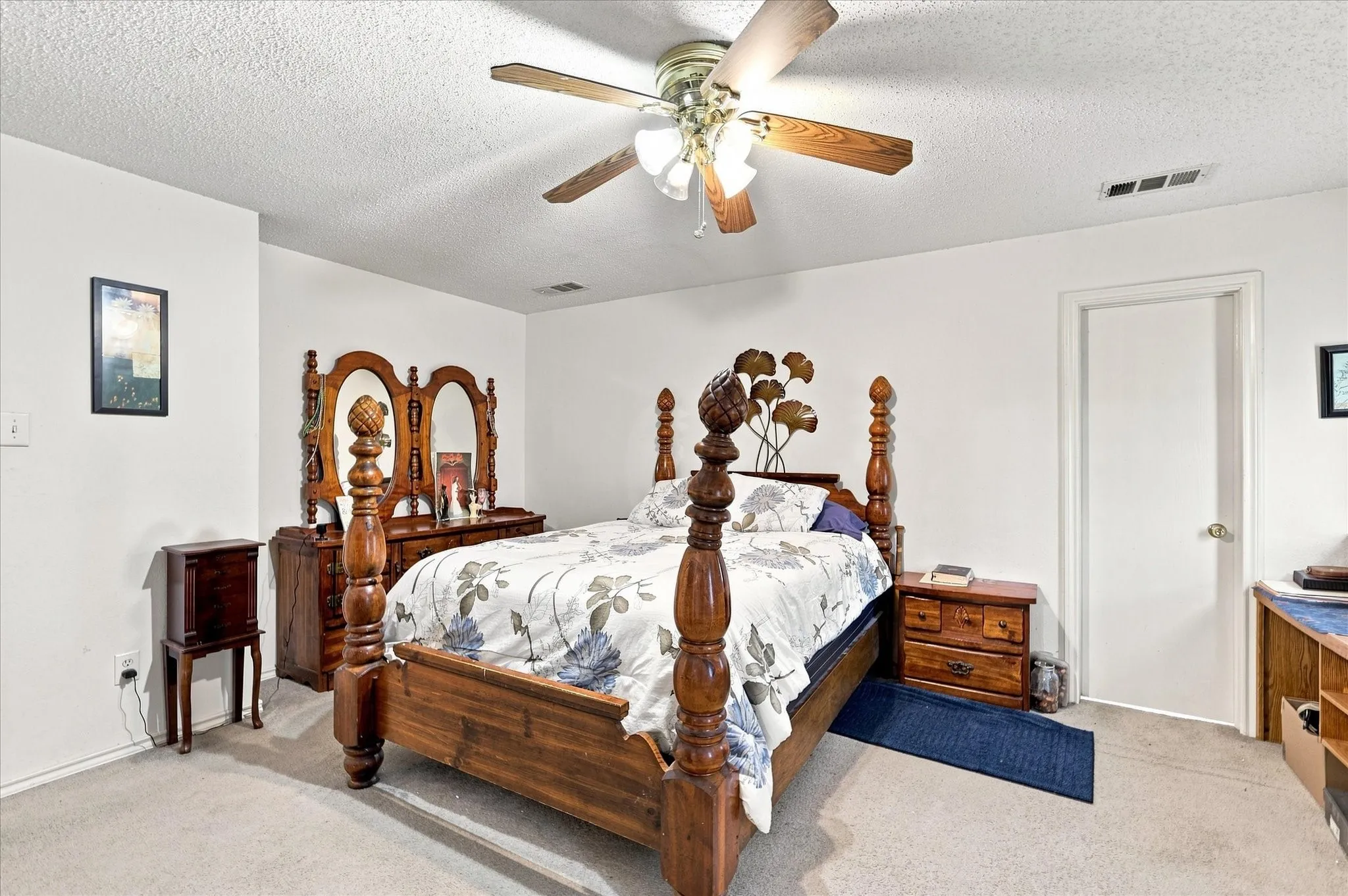 Single Family Residence For Sale in Kaufman County , 10475 Country View Lane, Forney, Texas 75126, 4 Bedroom, 3 Bathroom, 2 Garage spaces, 2,117 Sqft, built in 2002, mls#21359217, Real Estate Agent in Forney, Homes For Sale in Kaufman county, Homes For Sale in Forney, Realtor in Forney Texas, Real Estate Brokerage Independent Realty Texas, Luminita Cordes Realtor