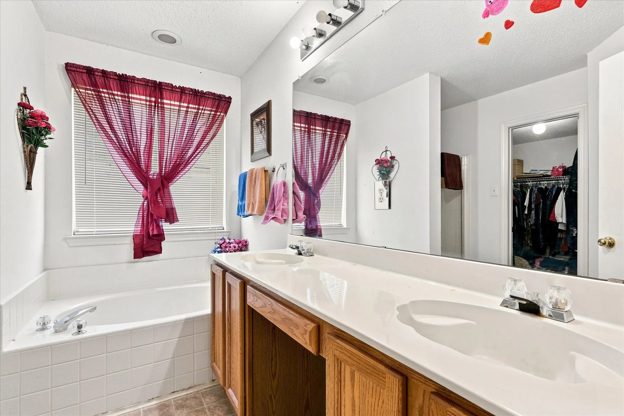 Single Family Residence For Sale in Kaufman County , 10475 Country View Lane, Forney, Texas 75126, 4 Bedroom, 3 Bathroom, 2 Garage spaces, 2,117 Sqft, built in 2002, mls#21359217, Real Estate Agent in Forney, Homes For Sale in Kaufman county, Homes For Sale in Forney, Realtor in Forney Texas, Real Estate Brokerage Independent Realty Texas, Luminita Cordes Realtor