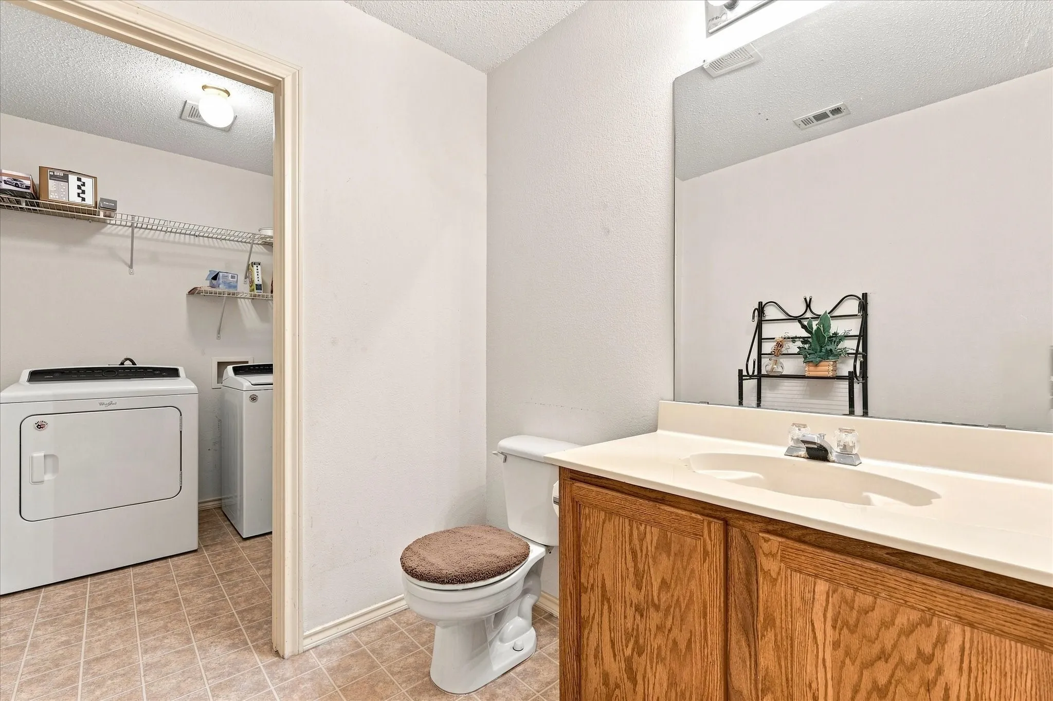 Single Family Residence For Sale in Kaufman County , 10475 Country View Lane, Forney, Texas 75126, 4 Bedroom, 3 Bathroom, 2 Garage spaces, 2,117 Sqft, built in 2002, mls#21359217, Real Estate Agent in Forney, Homes For Sale in Kaufman county, Homes For Sale in Forney, Realtor in Forney Texas, Real Estate Brokerage Independent Realty Texas, Luminita Cordes Realtor