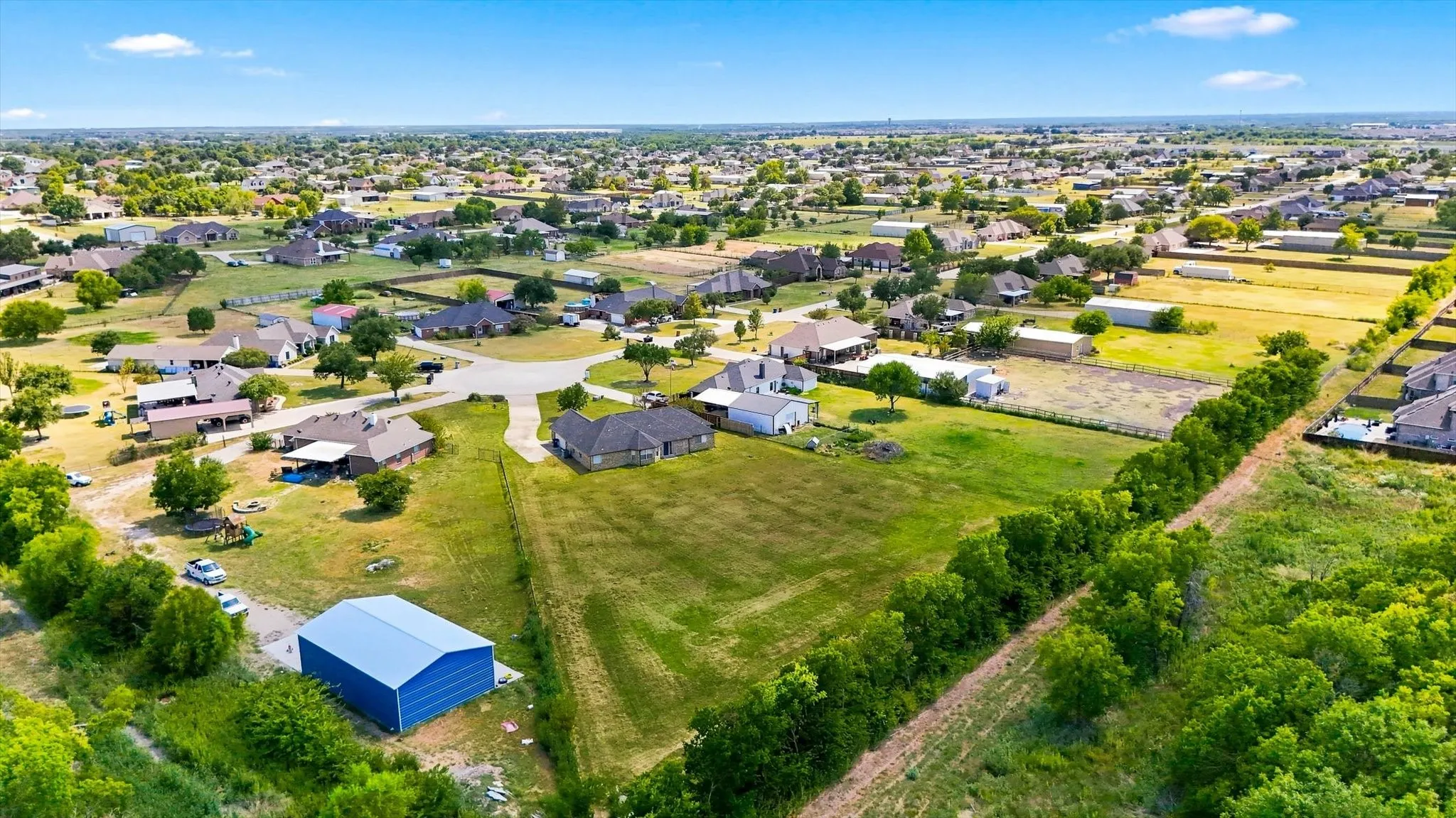 Single Family Residence For Sale in Kaufman County , 10475 Country View Lane, Forney, Texas 75126, 4 Bedroom, 3 Bathroom, 2 Garage spaces, 2,117 Sqft, built in 2002, mls#21359217, Real Estate Agent in Forney, Homes For Sale in Kaufman county, Homes For Sale in Forney, Realtor in Forney Texas, Real Estate Brokerage Independent Realty Texas, Luminita Cordes Realtor
