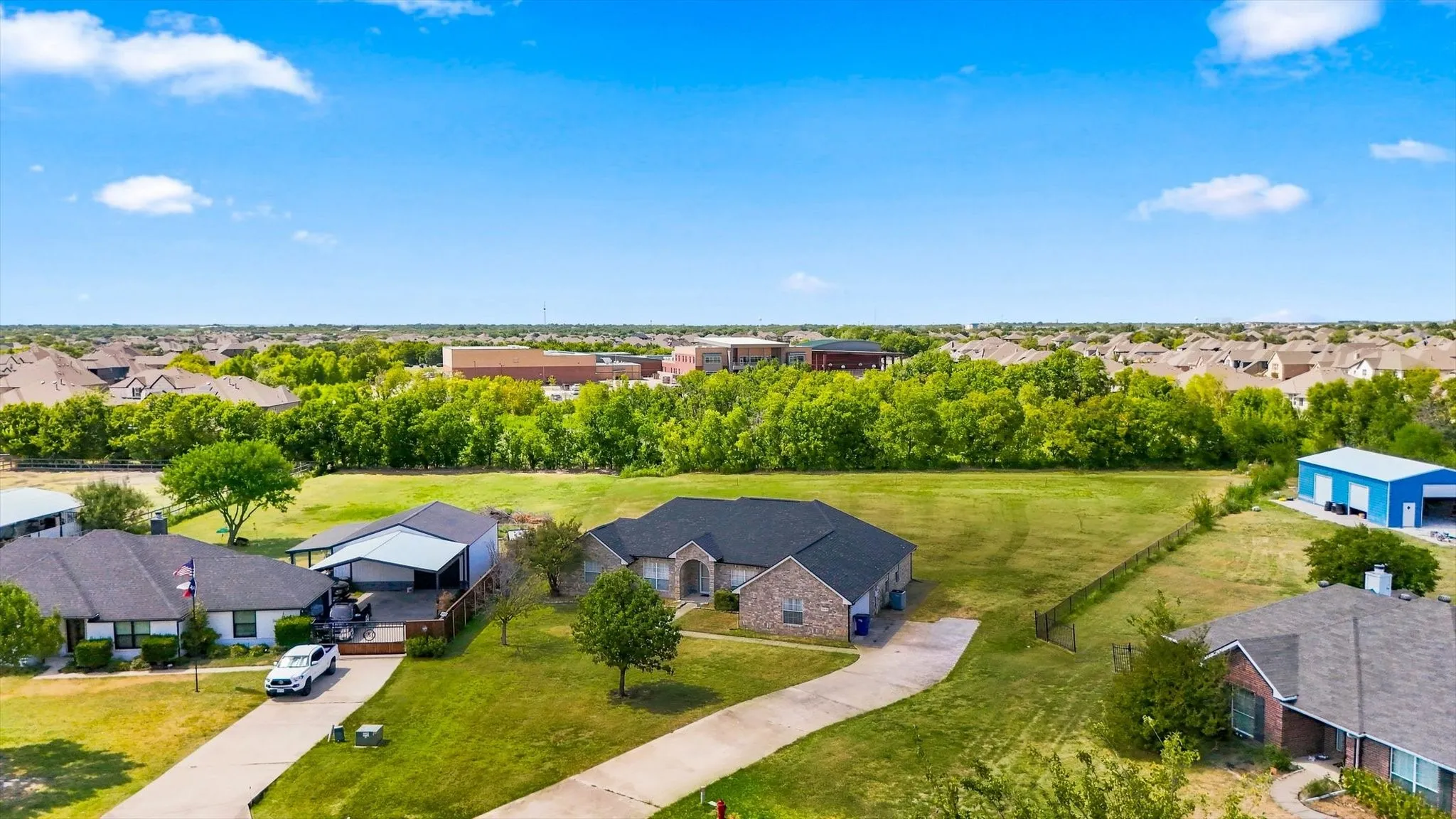 Single Family Residence For Sale in Kaufman County , 10475 Country View Lane, Forney, Texas 75126, 4 Bedroom, 3 Bathroom, 2 Garage spaces, 2,117 Sqft, built in 2002, mls#21359217, Real Estate Agent in Forney, Homes For Sale in Kaufman county, Homes For Sale in Forney, Realtor in Forney Texas, Real Estate Brokerage Independent Realty Texas, Luminita Cordes Realtor