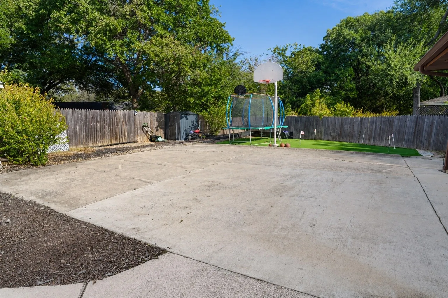 Single Family Residence For Sale in Tarrant County , 2200 Midhurst Drive, Arlington, Texas 76013, 4 Bedroom, 3 Bathroom, 2 Garage spaces, 2,782 Sqft, built in 1973, mls#21364136, Real Estate Agent in Arlington, Homes For Sale in Tarrant county, Homes For Sale in Arlington, Realtor in Arlington Texas, Real Estate Brokerage Independent Realty Texas, Luminita Cordes Realtor