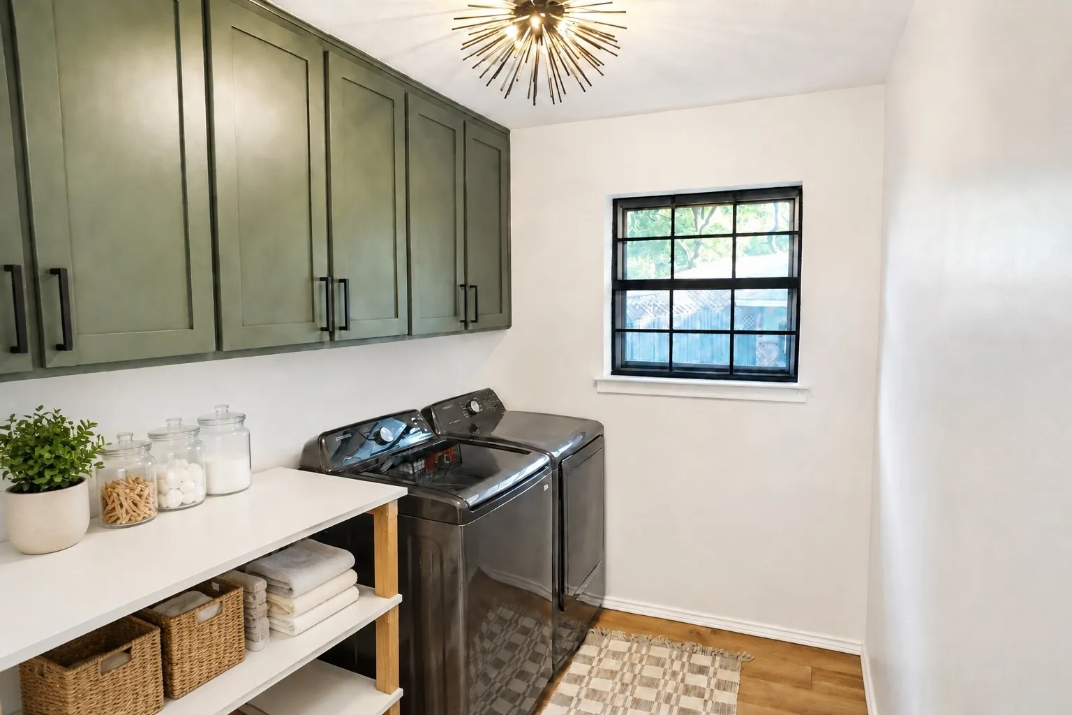 Single Family Residence For Sale in Tarrant County , 2200 Midhurst Drive, Arlington, Texas 76013, 4 Bedroom, 3 Bathroom, 2 Garage spaces, 2,782 Sqft, built in 1973, mls#21364136, Real Estate Agent in Arlington, Homes For Sale in Tarrant county, Homes For Sale in Arlington, Realtor in Arlington Texas, Real Estate Brokerage Independent Realty Texas, Luminita Cordes Realtor