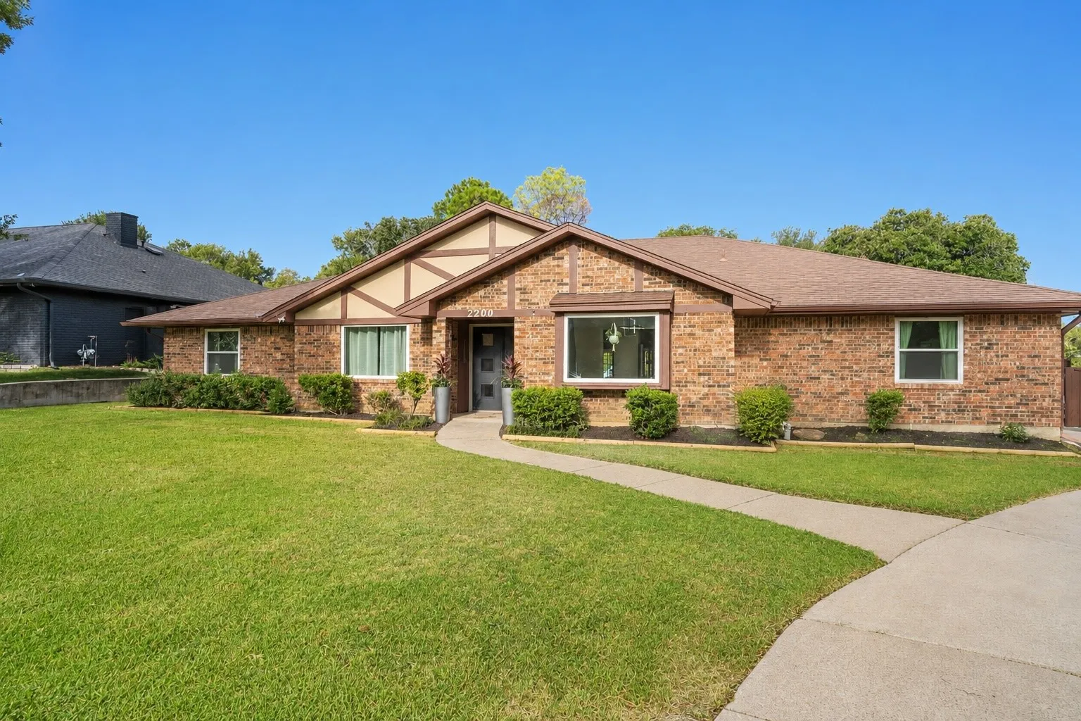Single Family Residence For Sale in Tarrant County , 2200 Midhurst Drive, Arlington, Texas 76013, 4 Bedroom, 3 Bathroom, 2 Garage spaces, 2,782 Sqft, built in 1973, mls#21364136, Real Estate Agent in Arlington, Homes For Sale in Tarrant county, Homes For Sale in Arlington, Realtor in Arlington Texas, Real Estate Brokerage Independent Realty Texas, Luminita Cordes Realtor