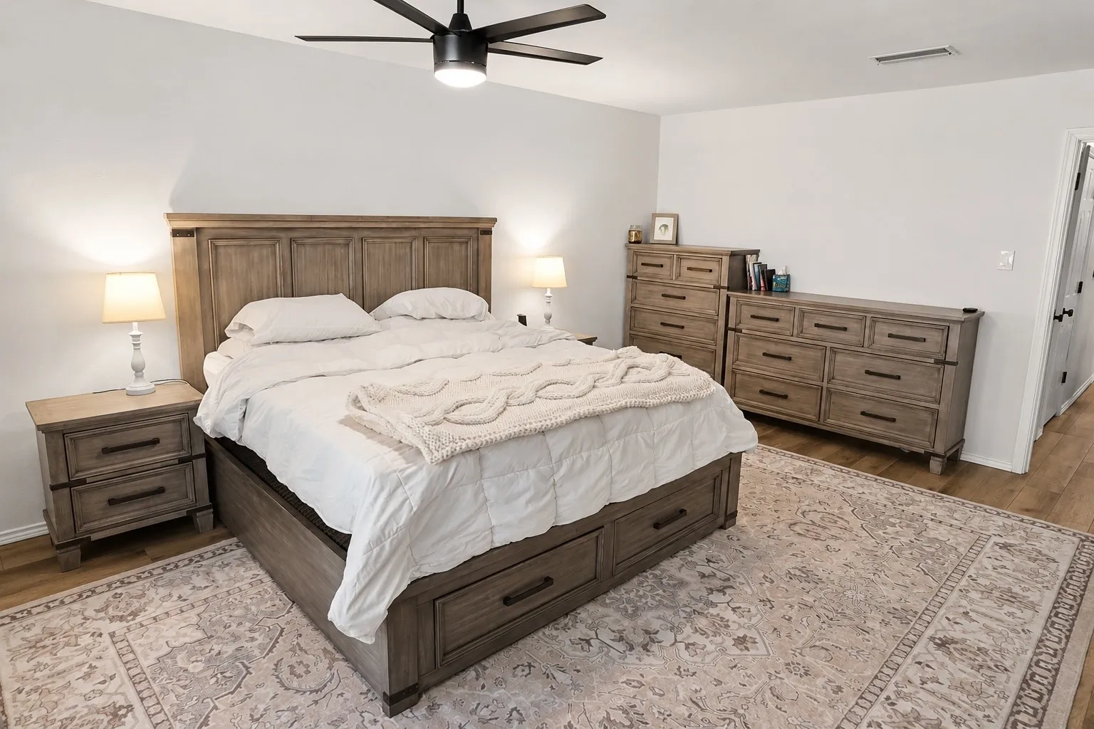 Single Family Residence For Sale in Tarrant County , 2200 Midhurst Drive, Arlington, Texas 76013, 4 Bedroom, 3 Bathroom, 2 Garage spaces, 2,782 Sqft, built in 1973, mls#21364136, Real Estate Agent in Arlington, Homes For Sale in Tarrant county, Homes For Sale in Arlington, Realtor in Arlington Texas, Real Estate Brokerage Independent Realty Texas, Luminita Cordes Realtor