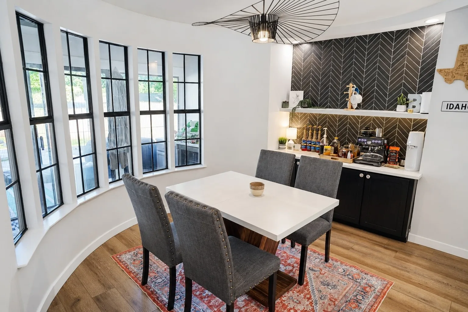 Single Family Residence For Sale in Tarrant County , 2200 Midhurst Drive, Arlington, Texas 76013, 4 Bedroom, 3 Bathroom, 2 Garage spaces, 2,782 Sqft, built in 1973, mls#21364136, Real Estate Agent in Arlington, Homes For Sale in Tarrant county, Homes For Sale in Arlington, Realtor in Arlington Texas, Real Estate Brokerage Independent Realty Texas, Luminita Cordes Realtor